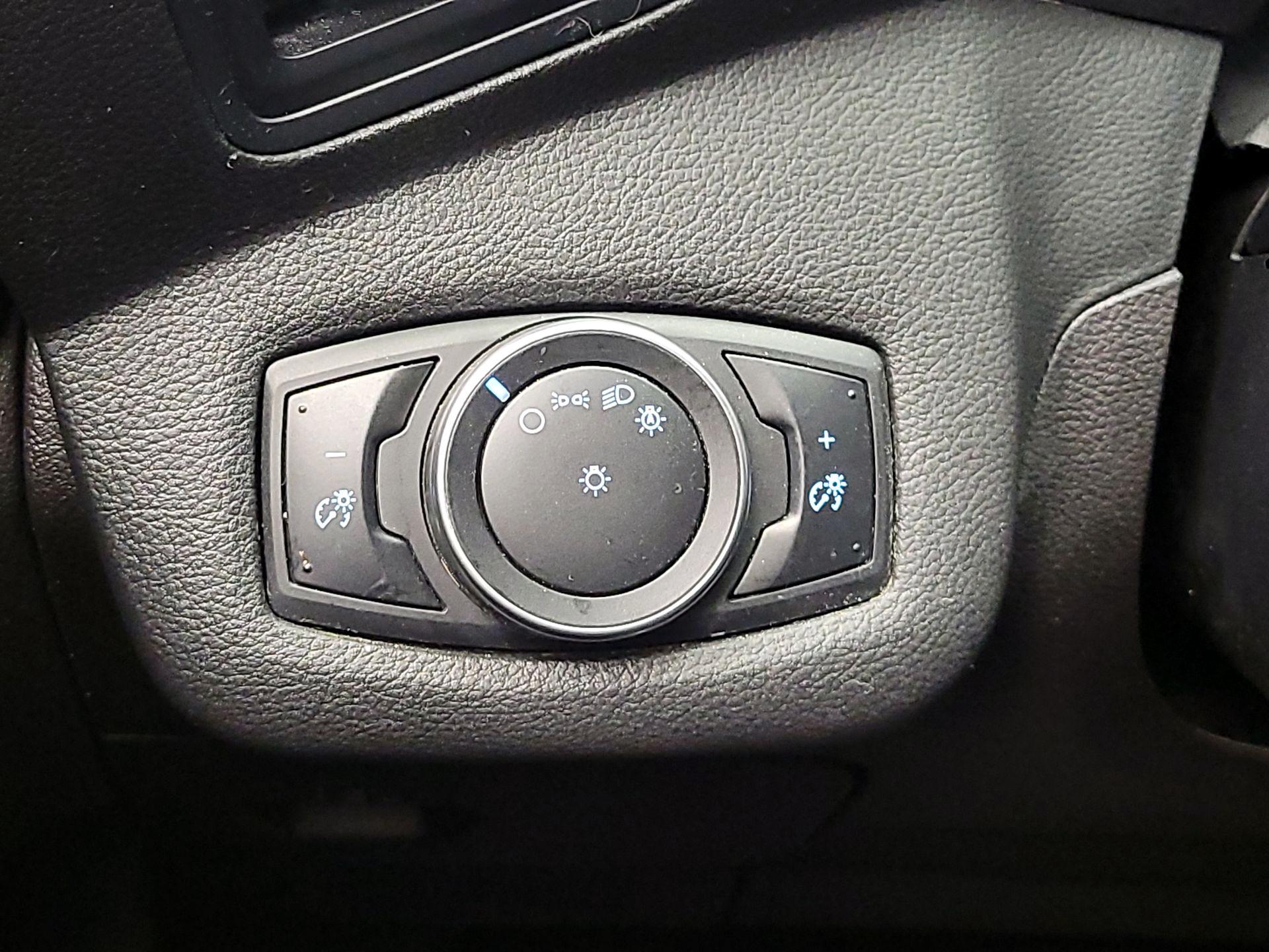 Thumbnail: 2016 Ford Escape - 13