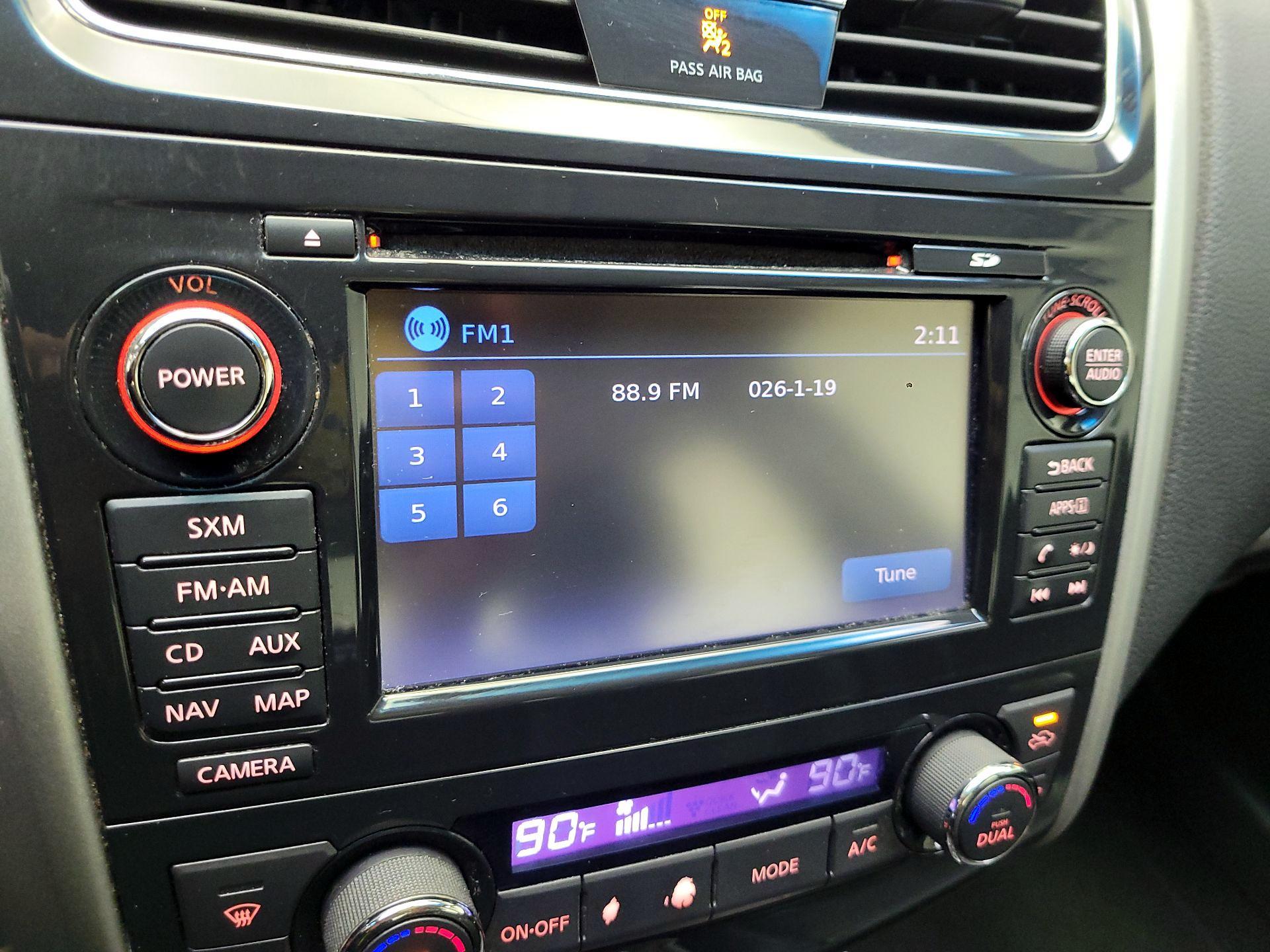 Thumbnail: 2015 Nissan Altima - 16