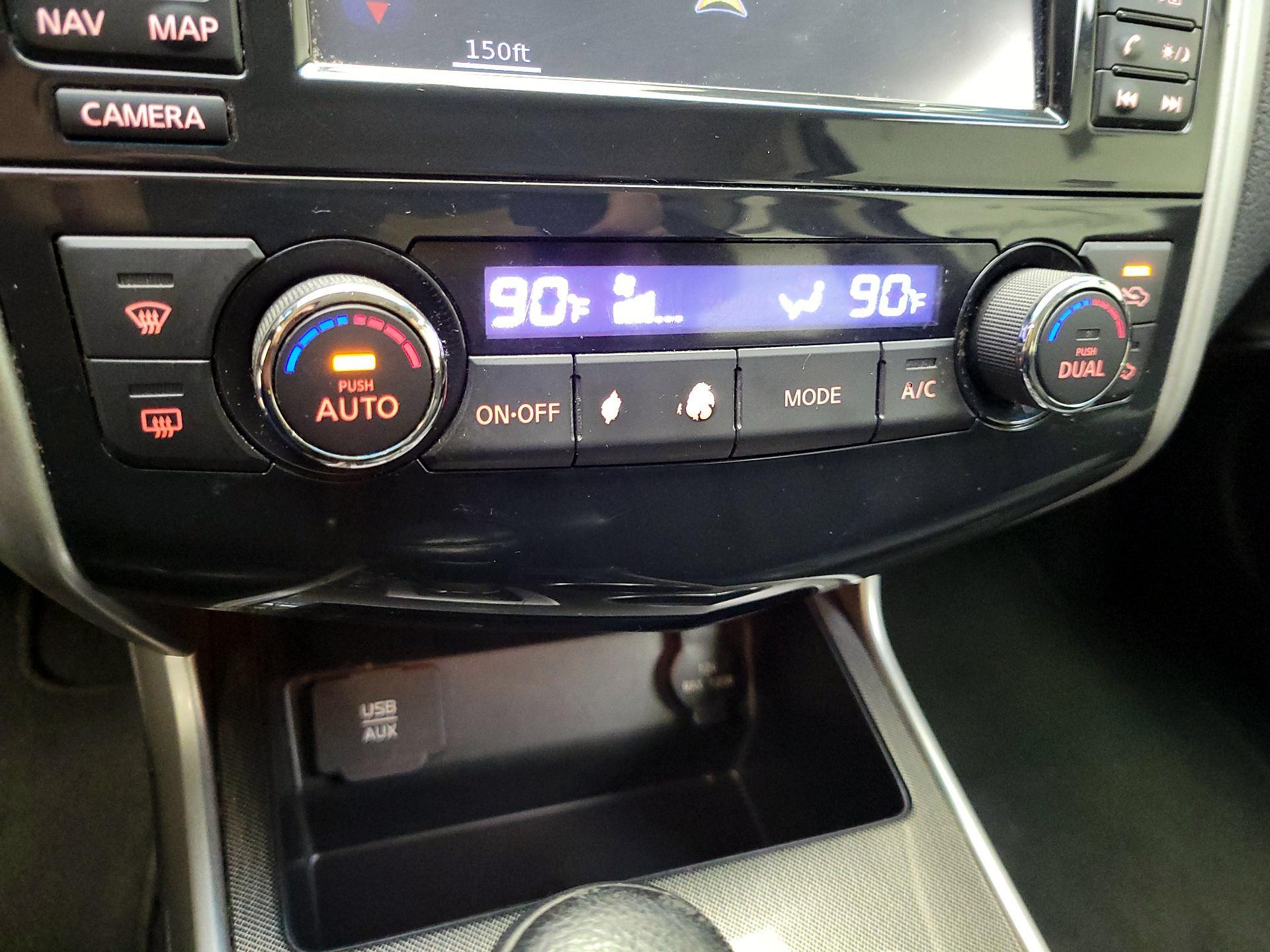 Thumbnail: 2015 Nissan Altima - 17