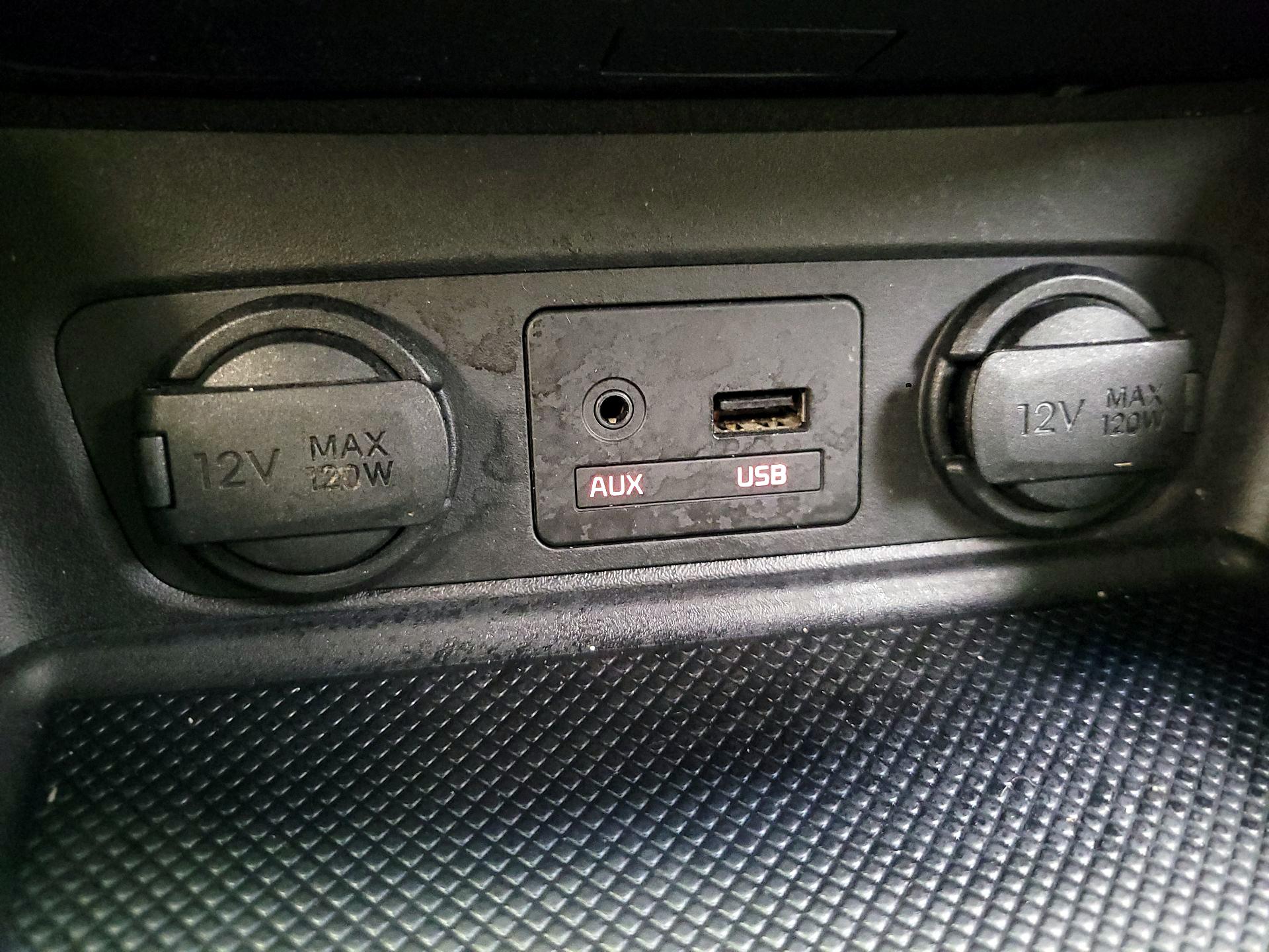 Thumbnail: 2015 Kia Sorento - 15