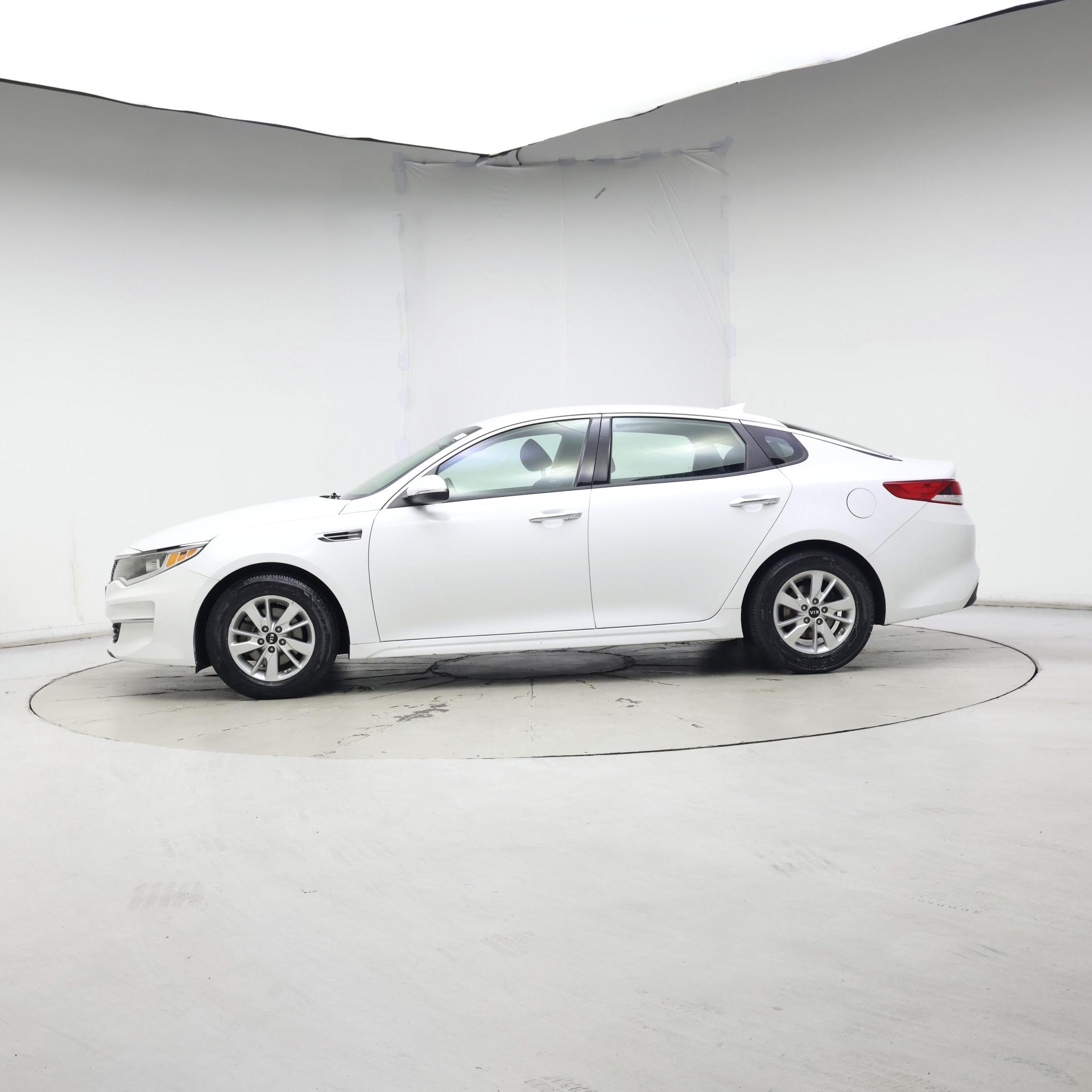 Thumbnail: 2018 Kia Optima - 3