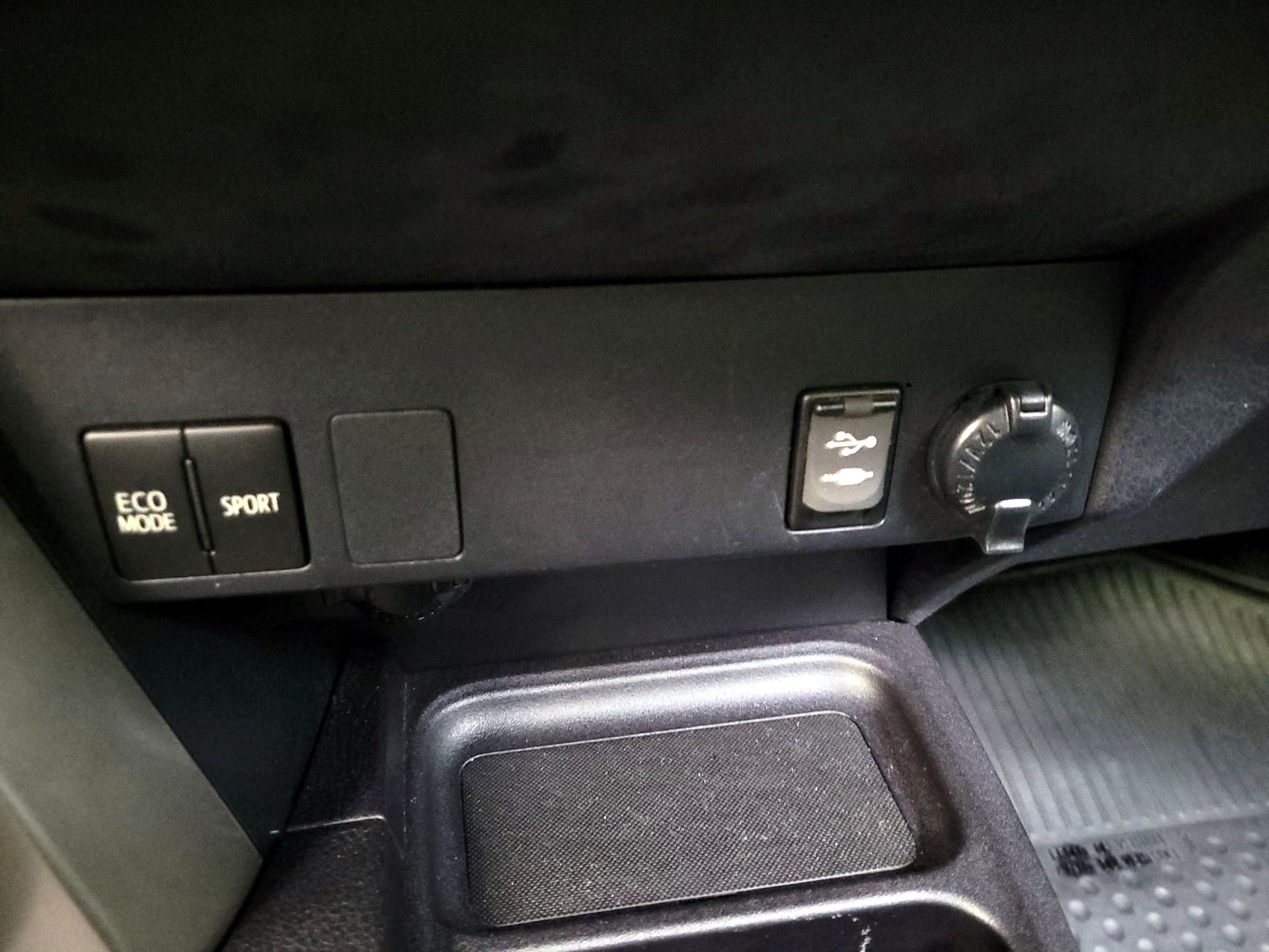 Thumbnail: 2017 Toyota RAV4 - 18