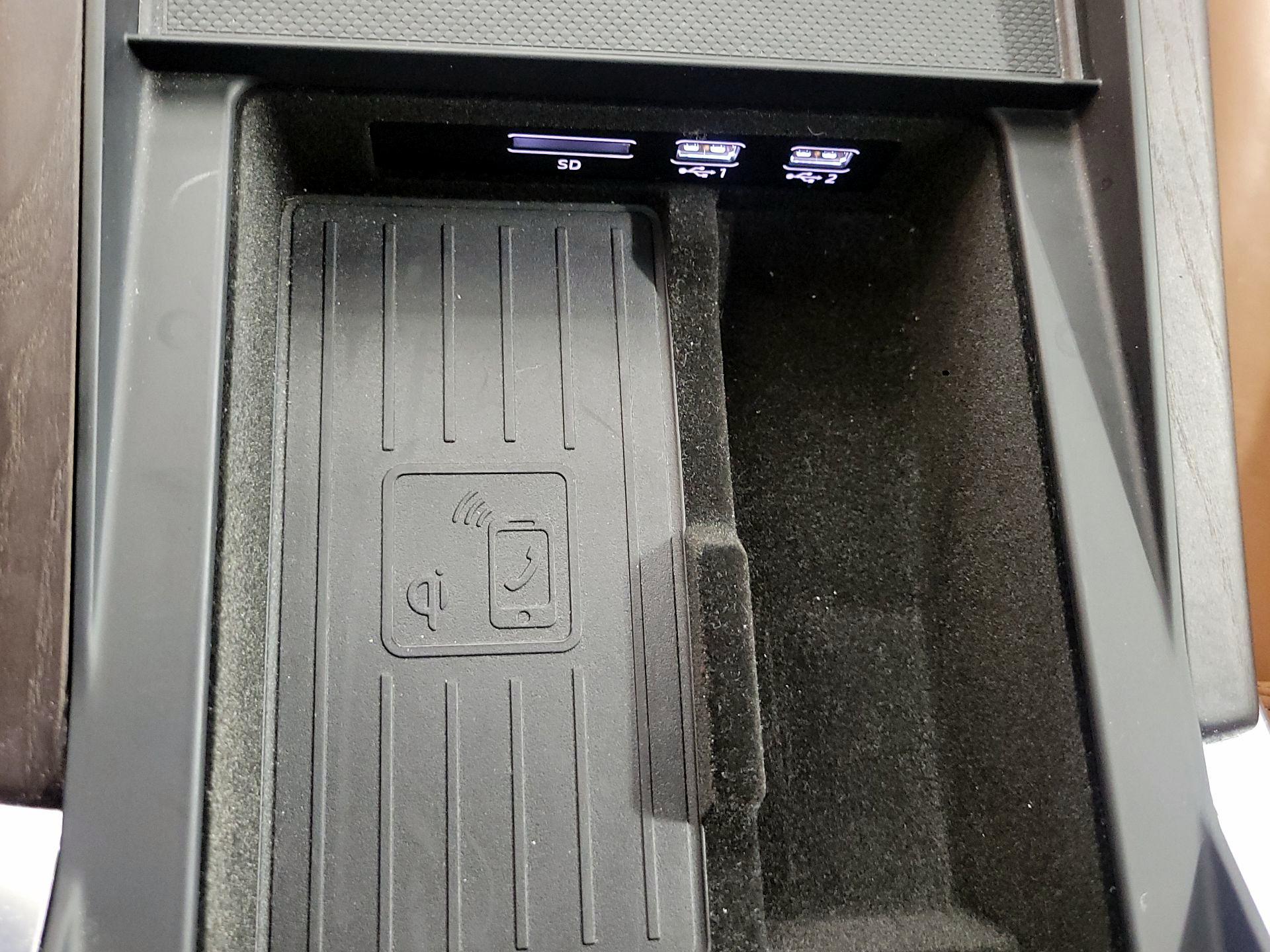 Thumbnail: 2019 Audi Q8 - 19