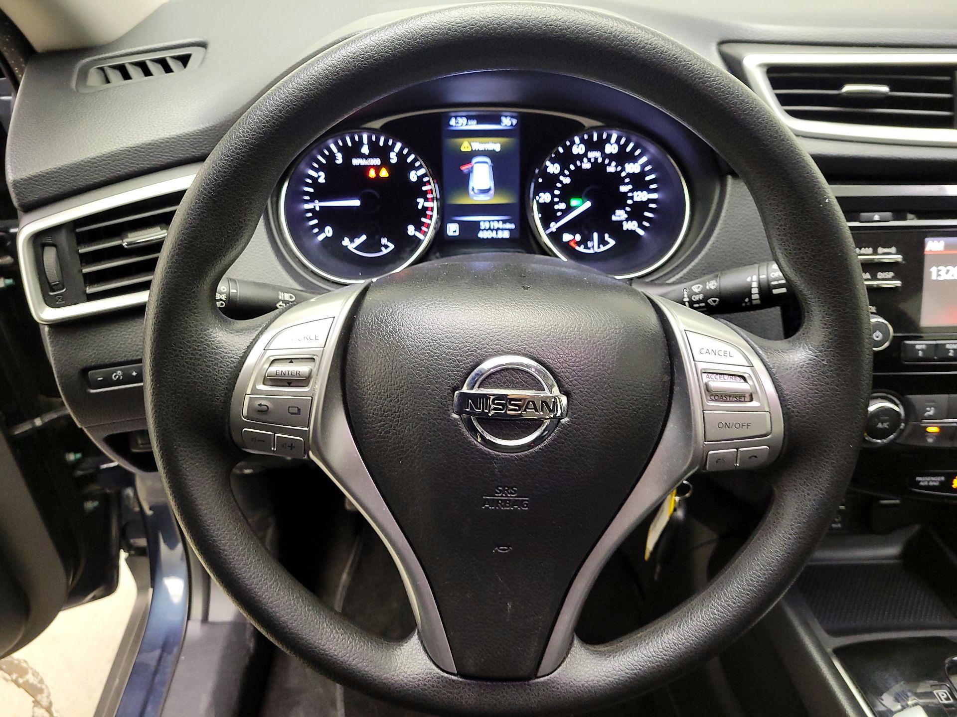 Thumbnail: 2016 Nissan Rogue - 10