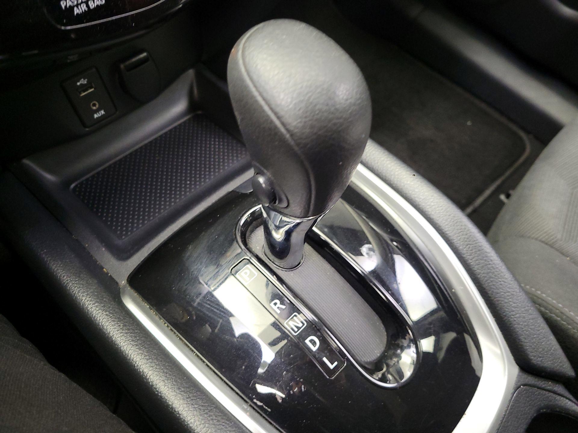 Thumbnail: 2016 Nissan Rogue - 17