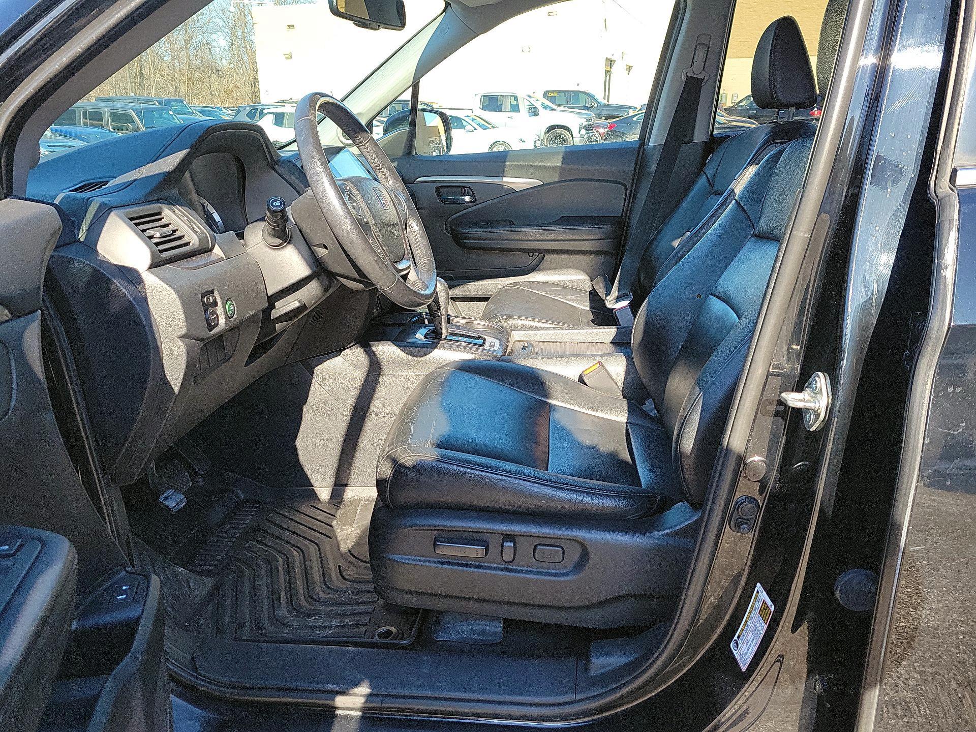 Thumbnail: 2017 Honda Pilot - 9