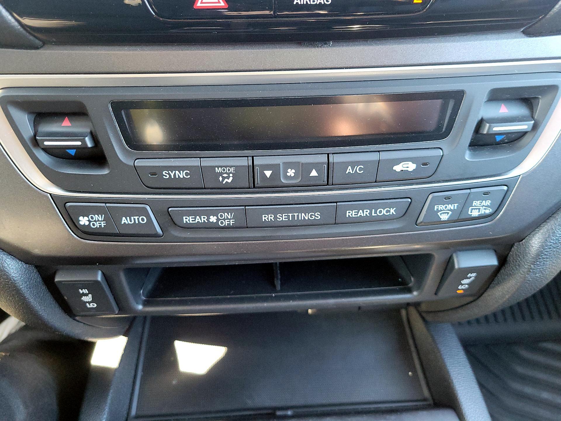 Thumbnail: 2017 Honda Pilot - 14