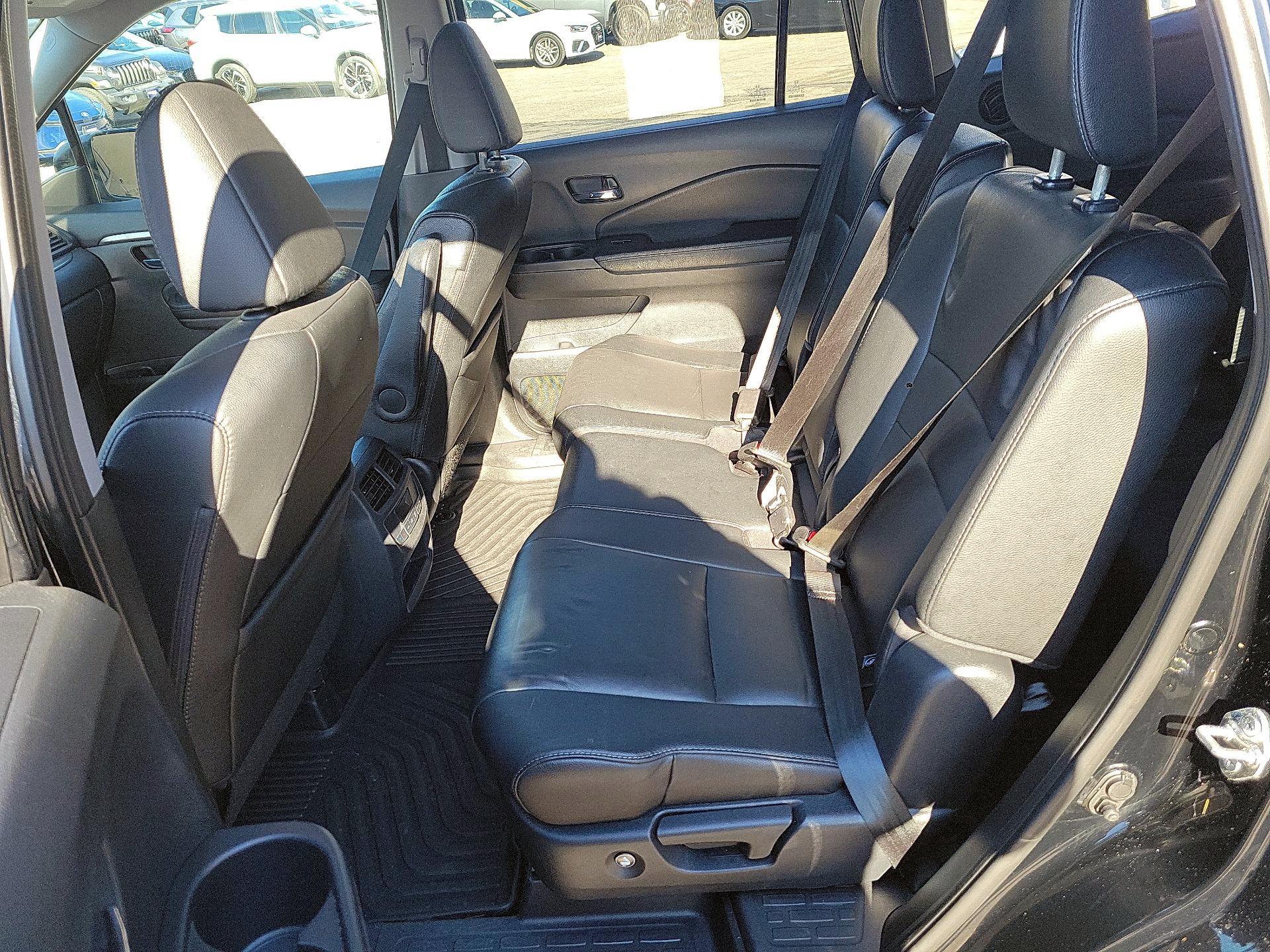 Thumbnail: 2017 Honda Pilot - 18