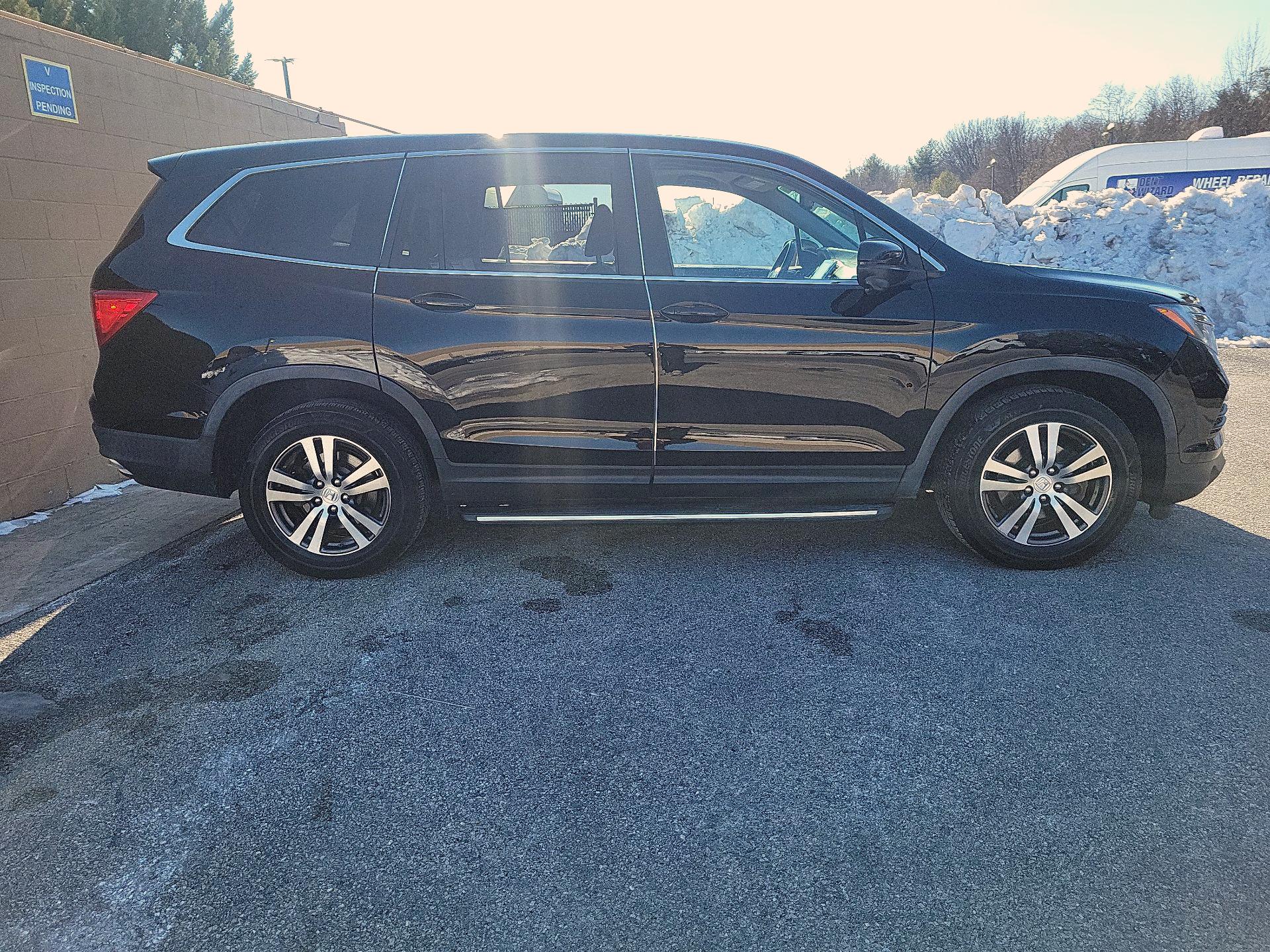 Thumbnail: 2017 Honda Pilot - 4