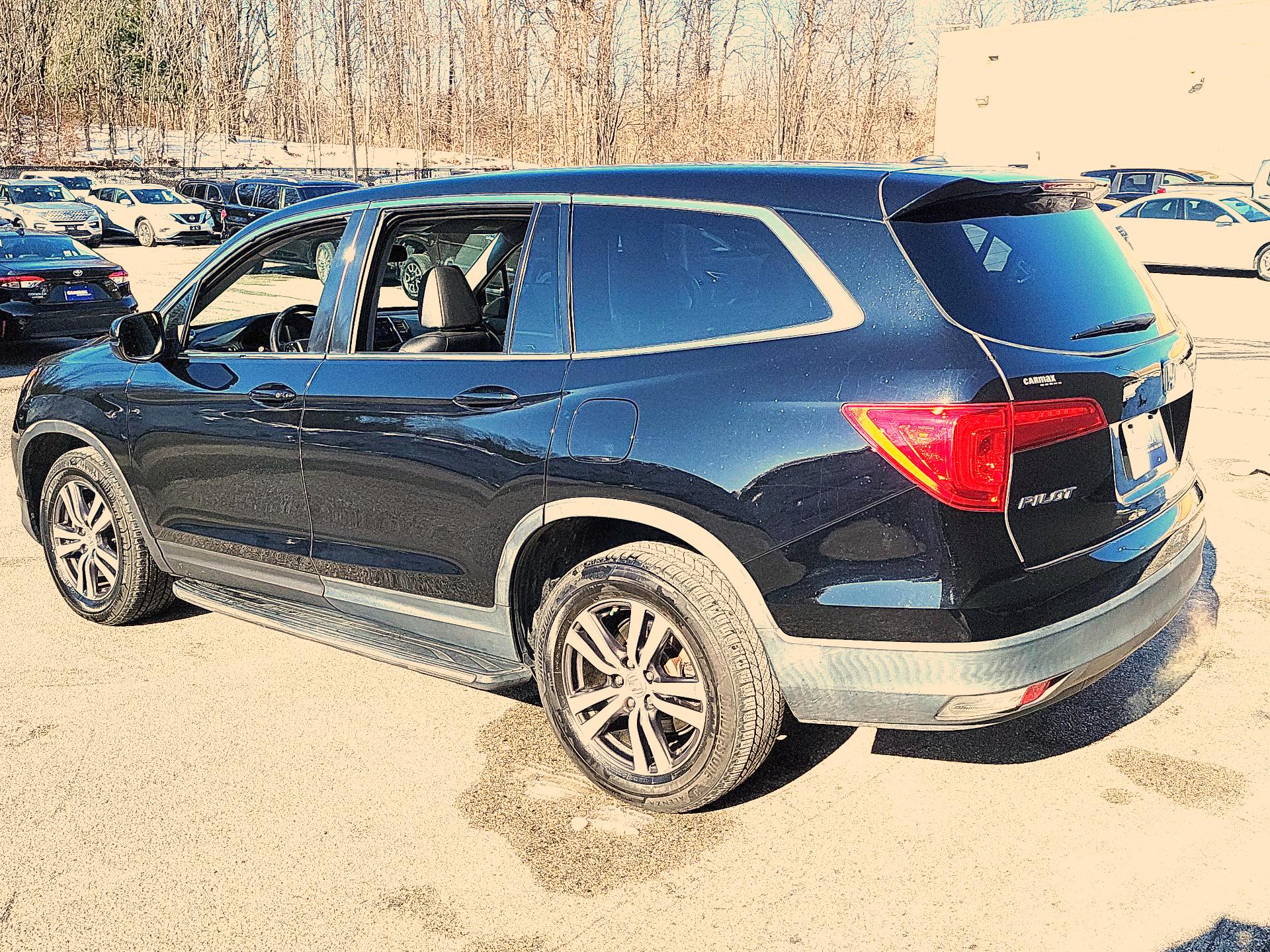 Thumbnail: 2017 Honda Pilot - 7