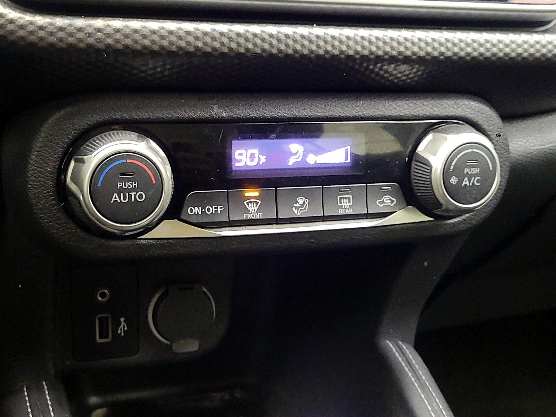 Thumbnail: 2019 Nissan Kicks - 16