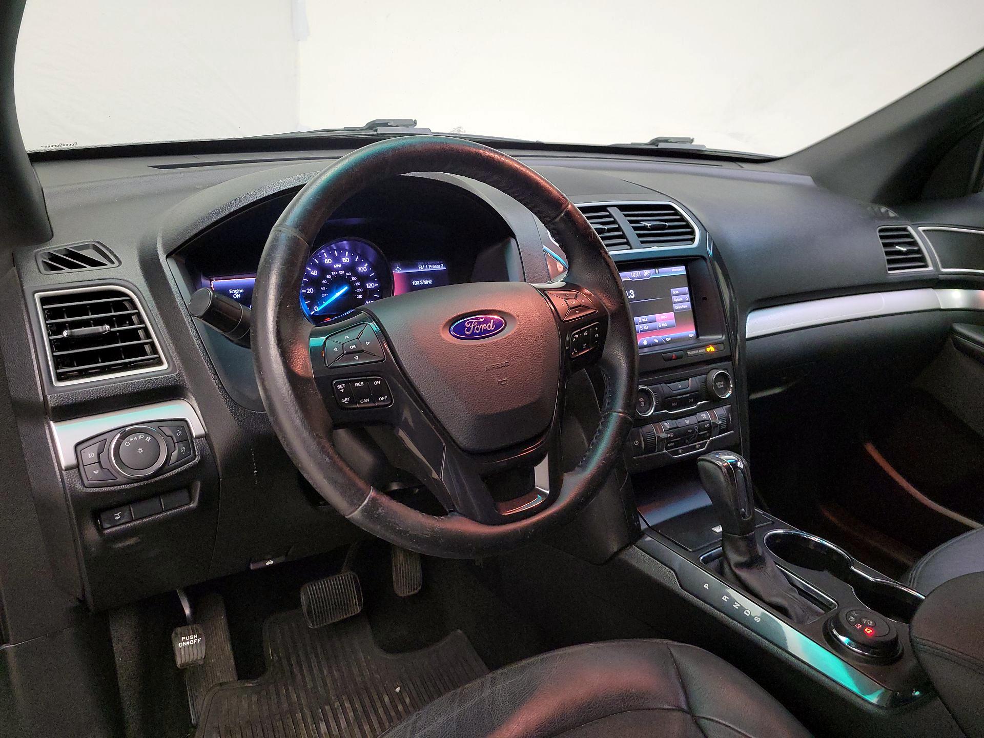 Thumbnail: 2016 Ford Explorer - 9