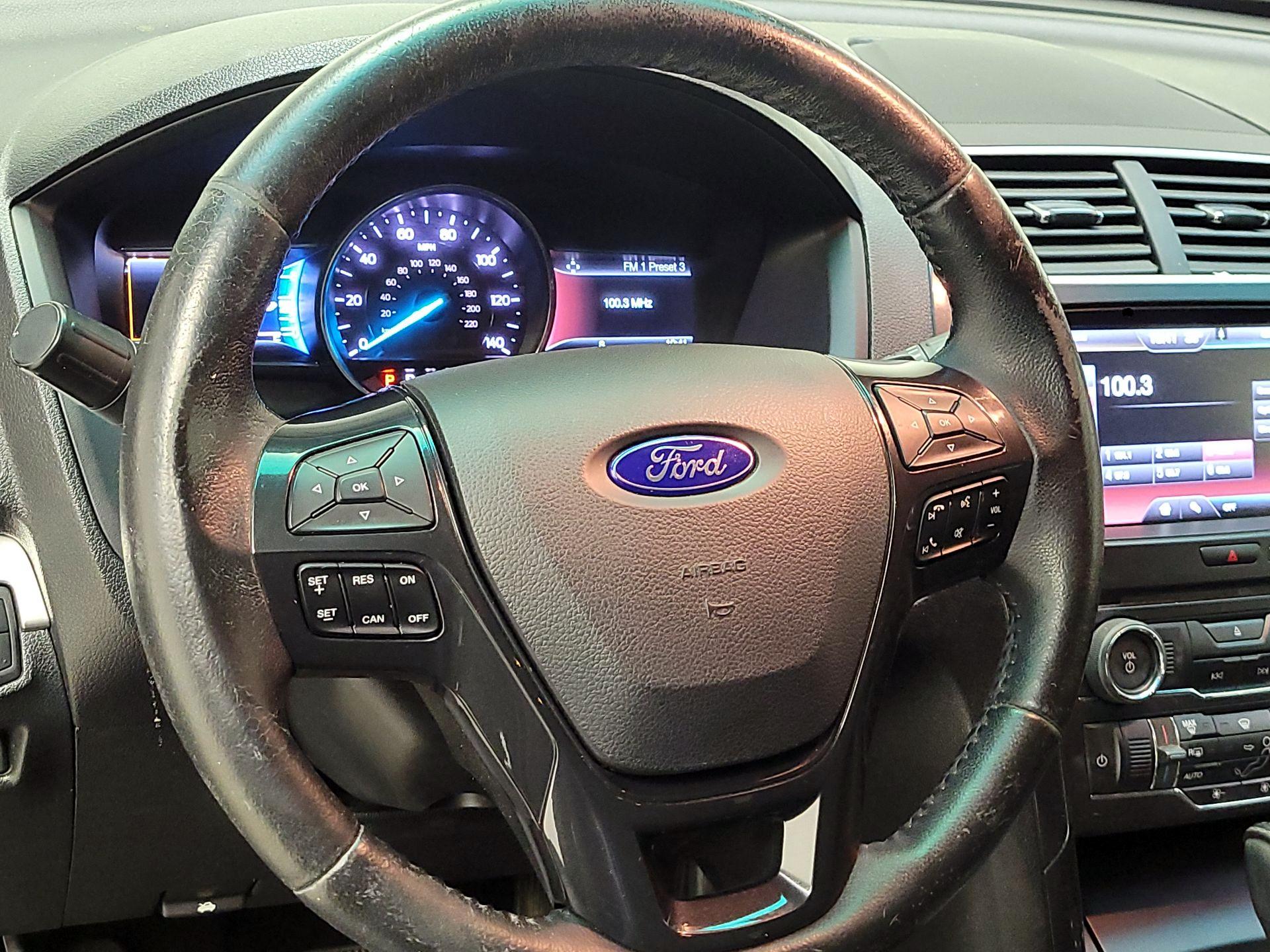 Thumbnail: 2016 Ford Explorer - 10