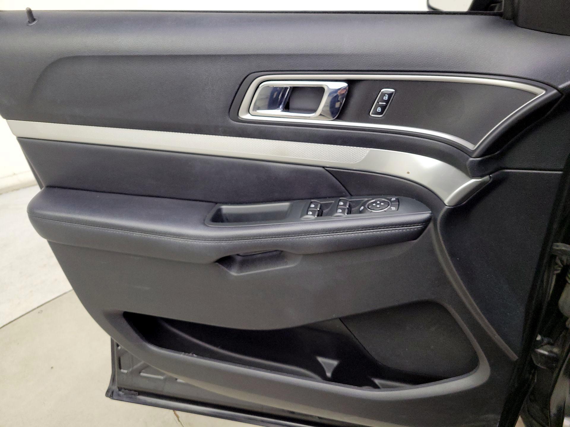 Thumbnail: 2016 Ford Explorer - 12