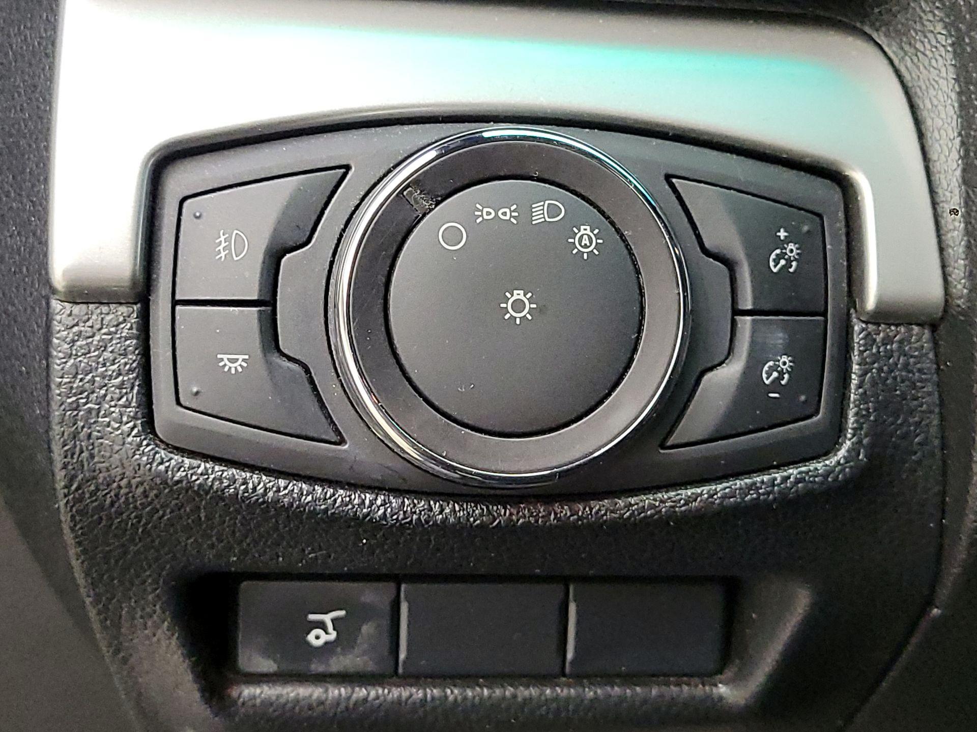 Thumbnail: 2016 Ford Explorer - 13