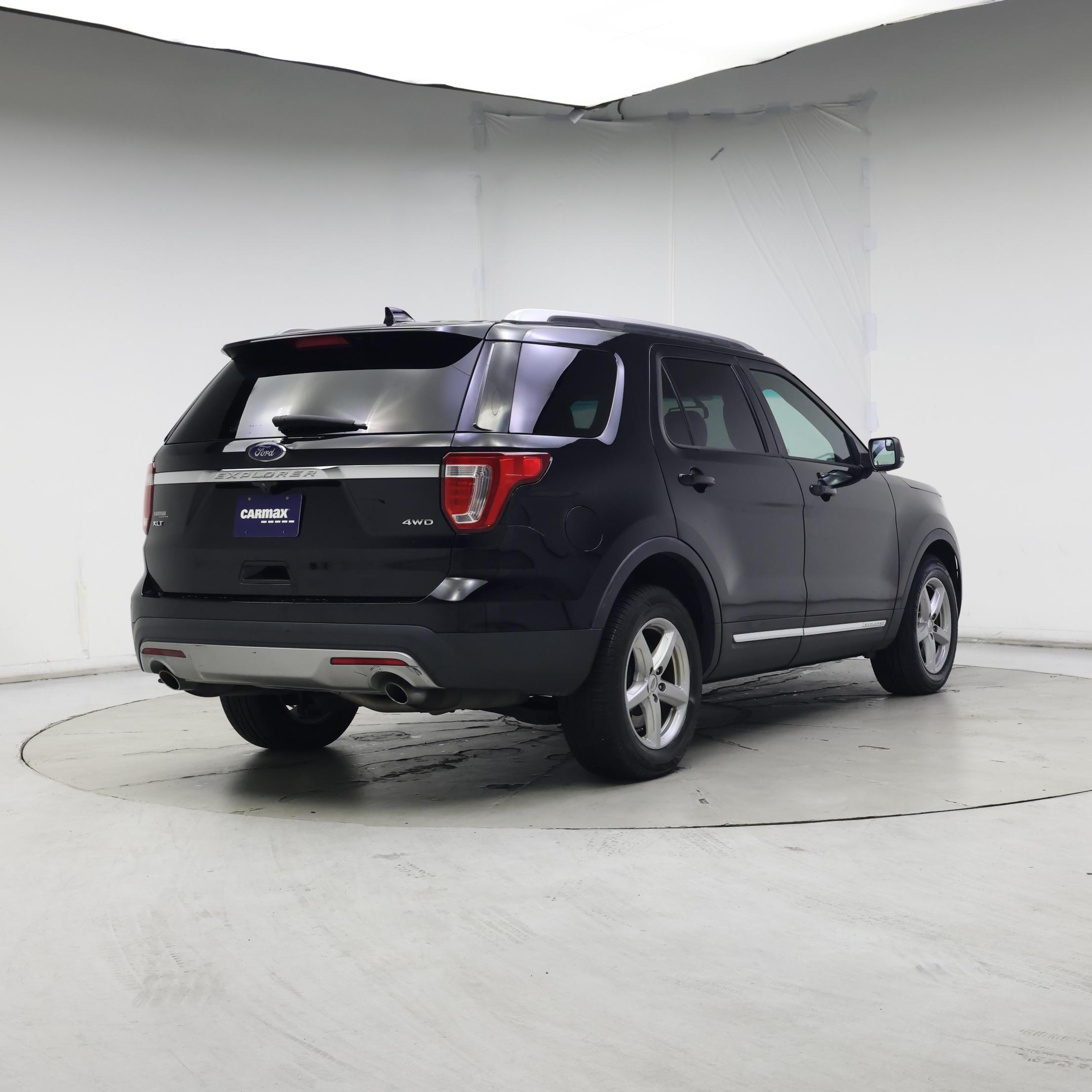 Thumbnail: 2016 Ford Explorer - 8