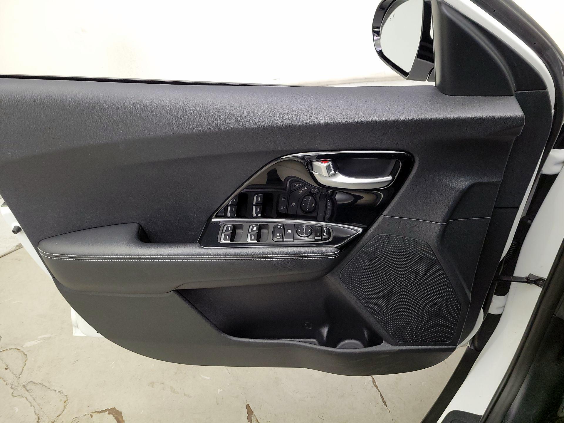 Thumbnail: 2021 Kia Niro - 12