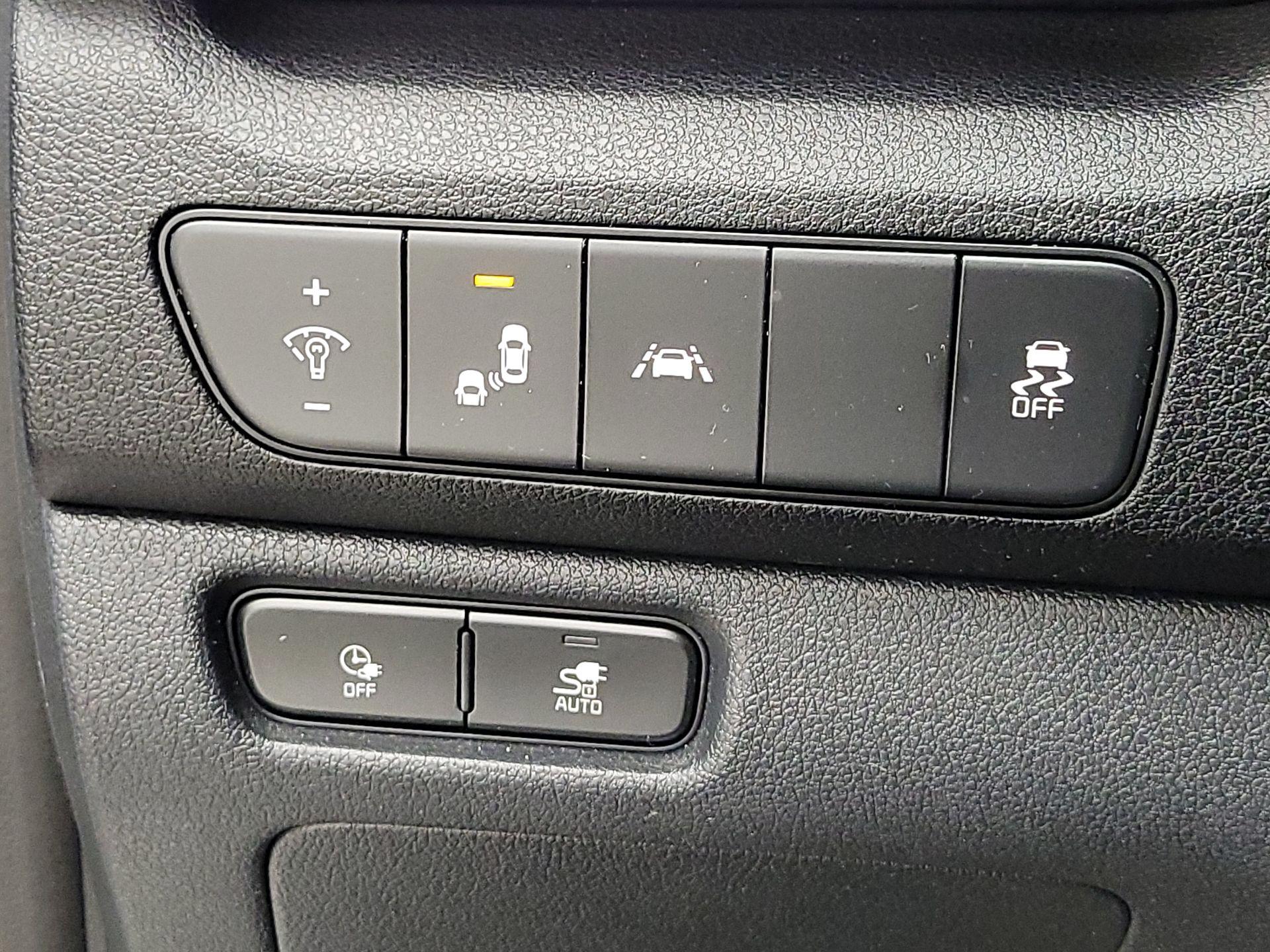 Thumbnail: 2021 Kia Niro - 13