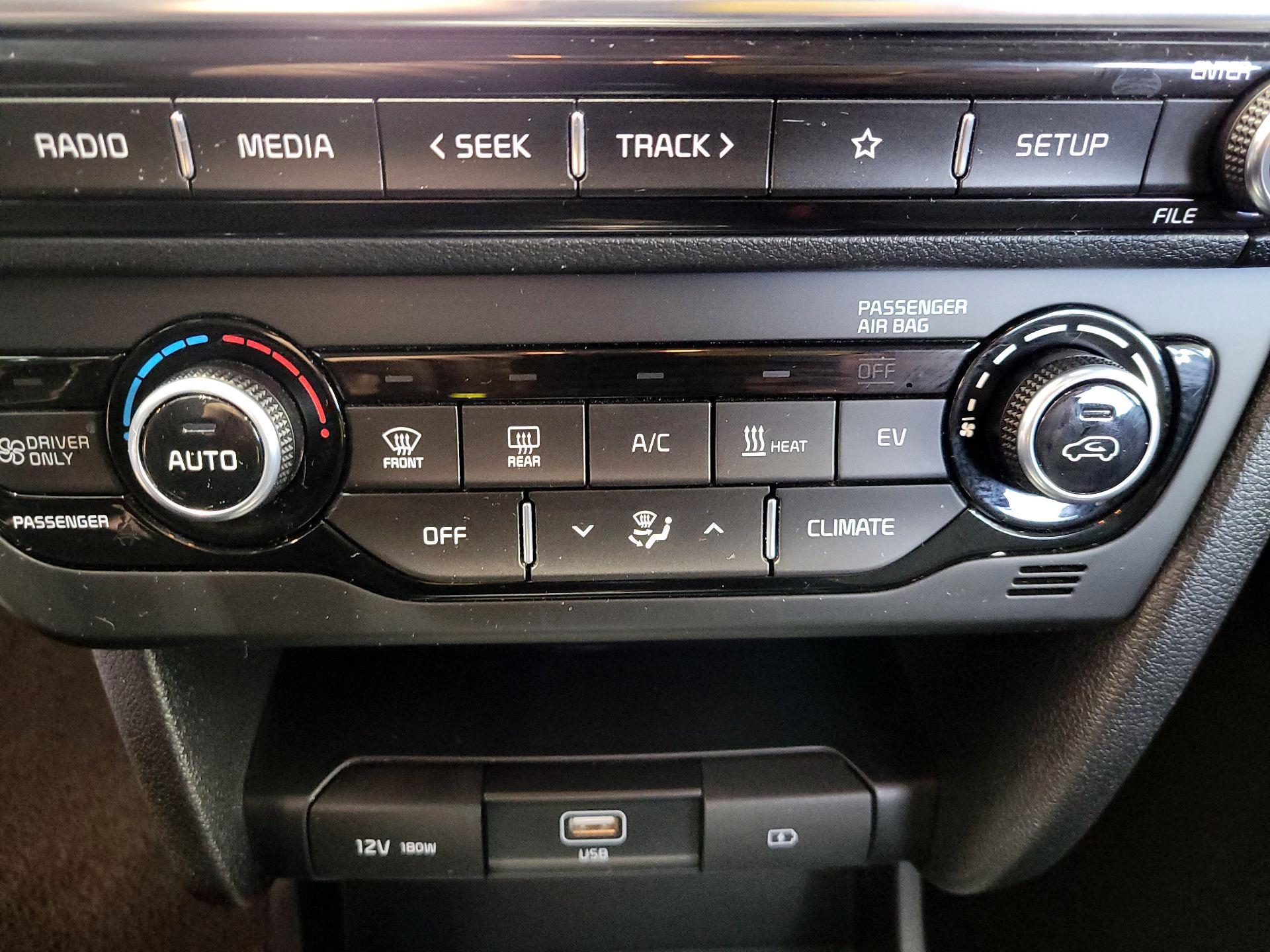 Thumbnail: 2021 Kia Niro - 16