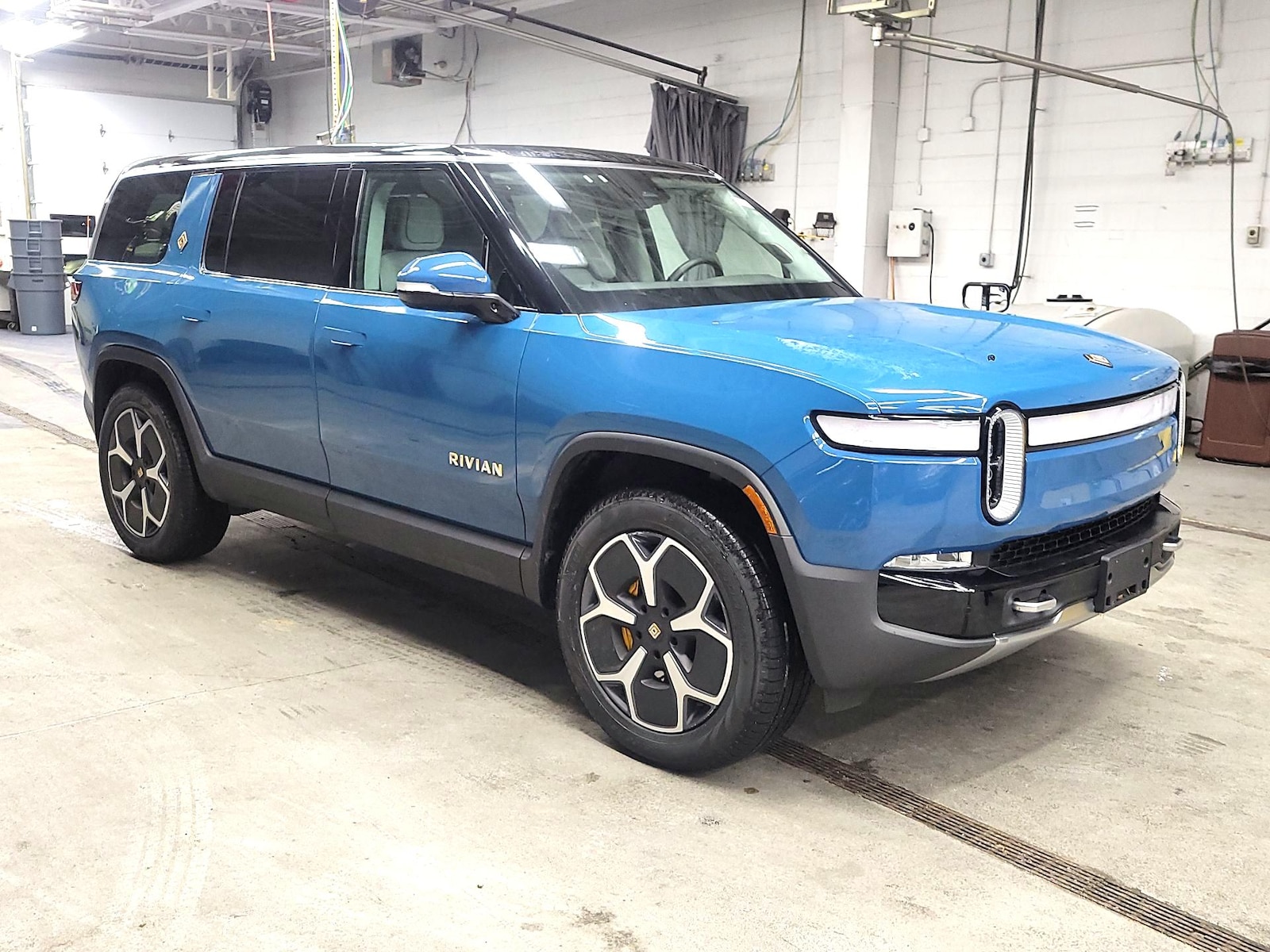 2023 Rivian R1S Adventure