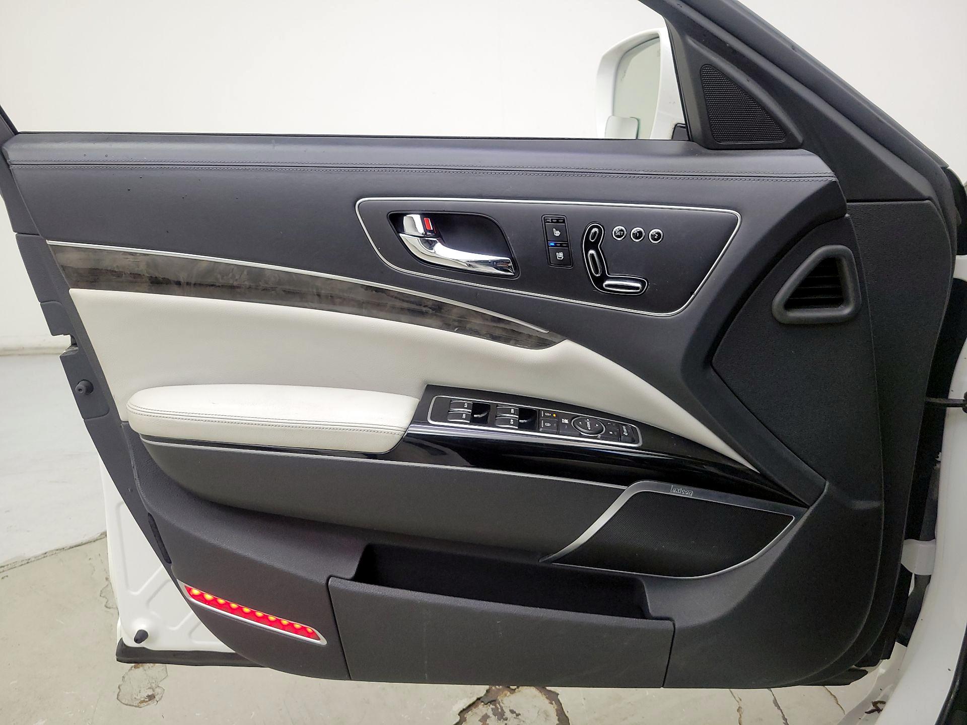 Thumbnail: 2015 Kia K900 - 12