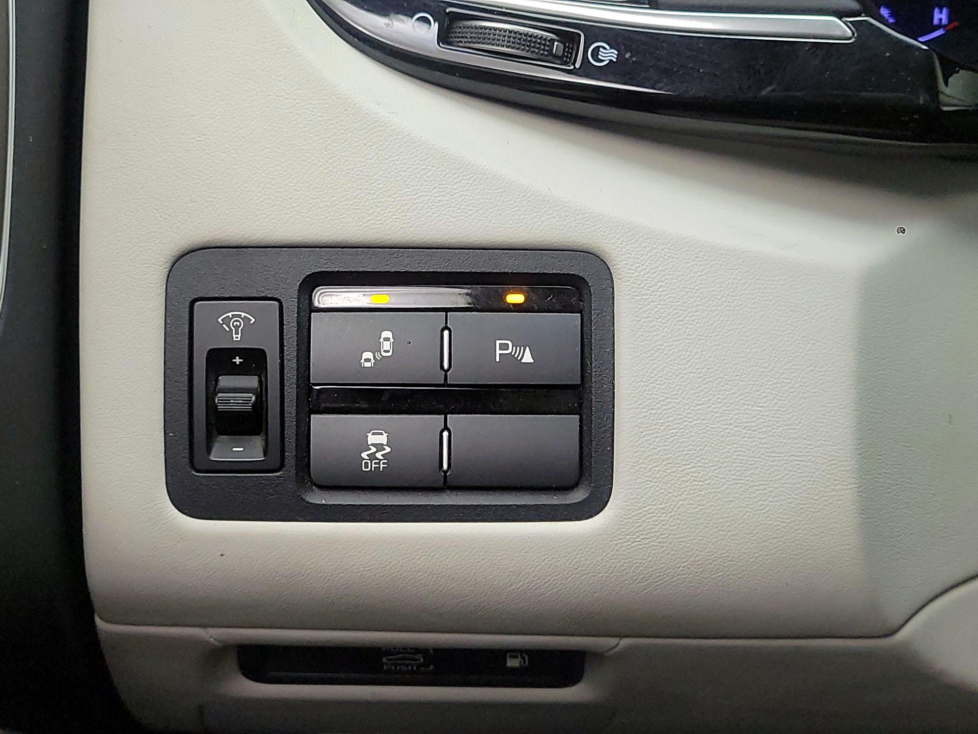 Thumbnail: 2015 Kia K900 - 13