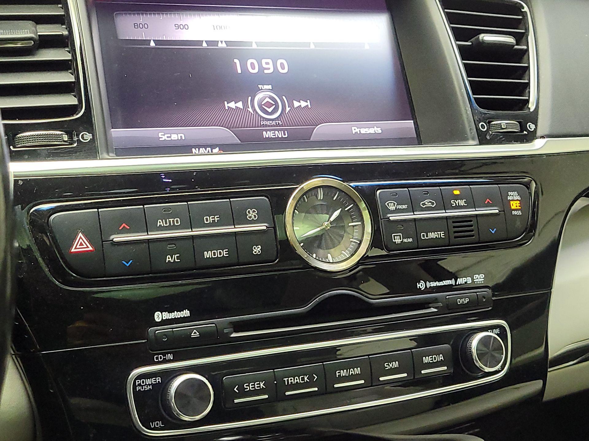 Thumbnail: 2015 Kia K900 - 17