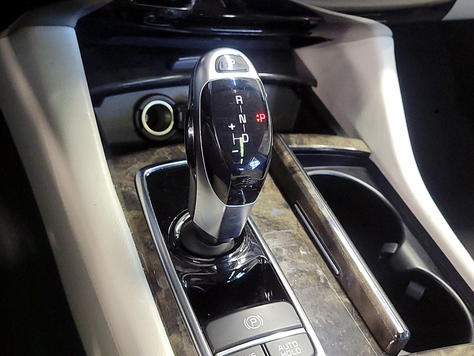 Thumbnail: 2015 Kia K900 - 18