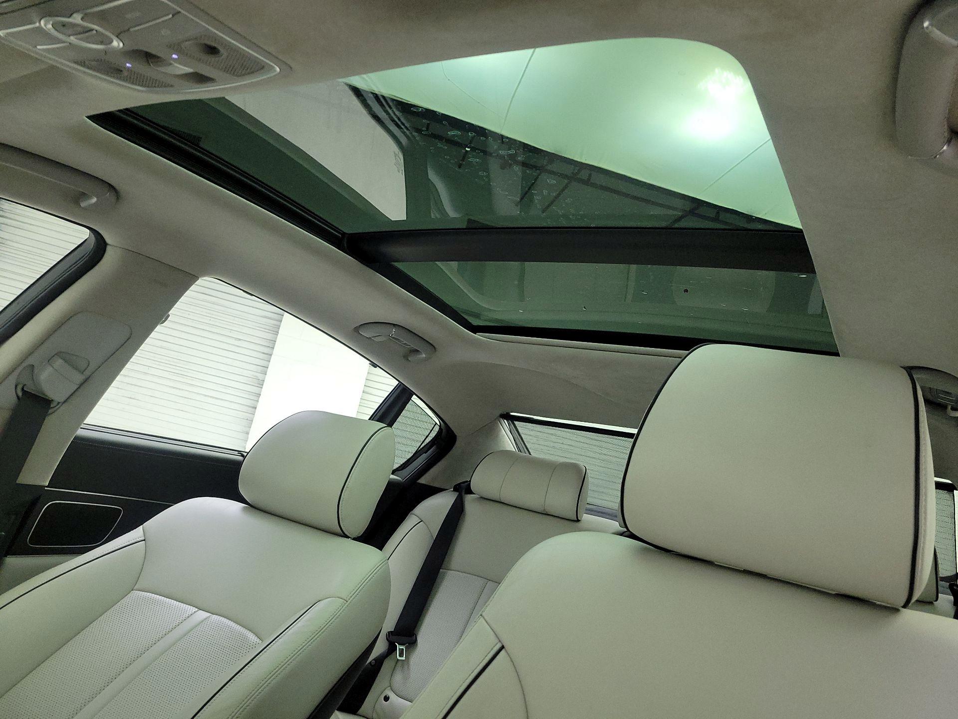 Thumbnail: 2015 Kia K900 - 20