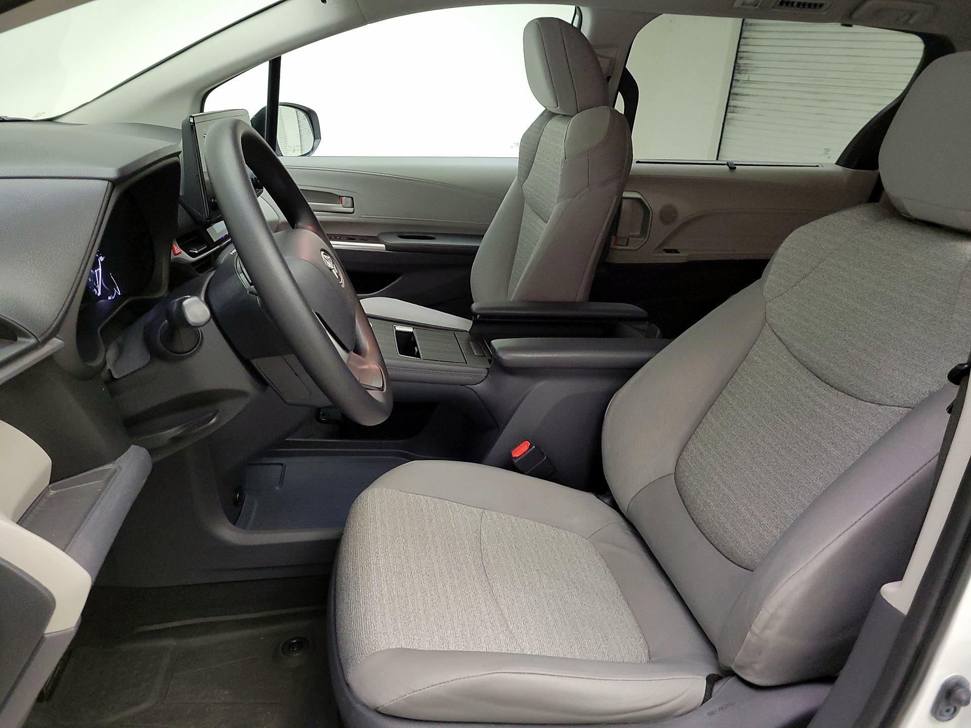 Thumbnail: 2021 Toyota Sienna - 11