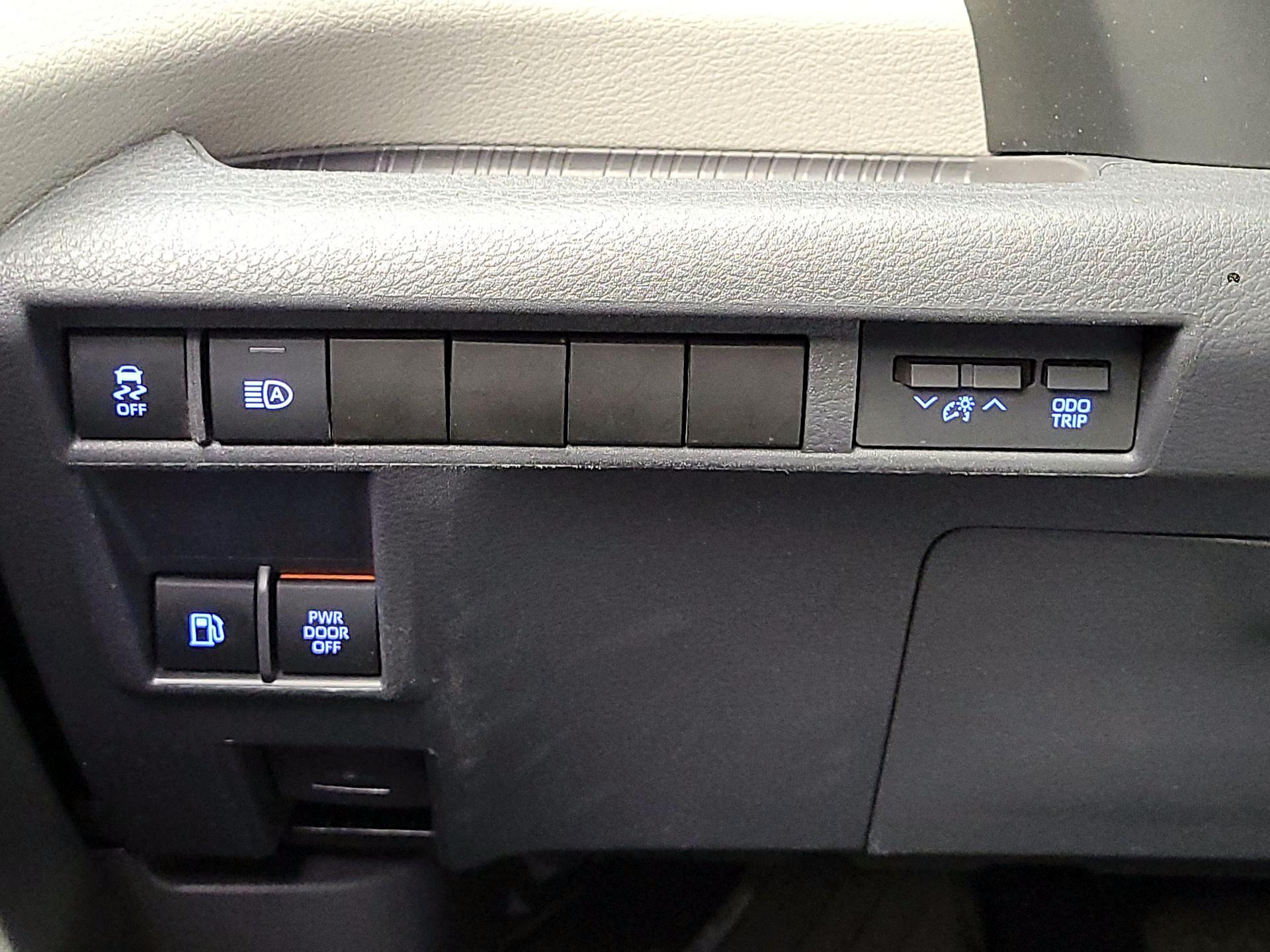 Thumbnail: 2021 Toyota Sienna - 13