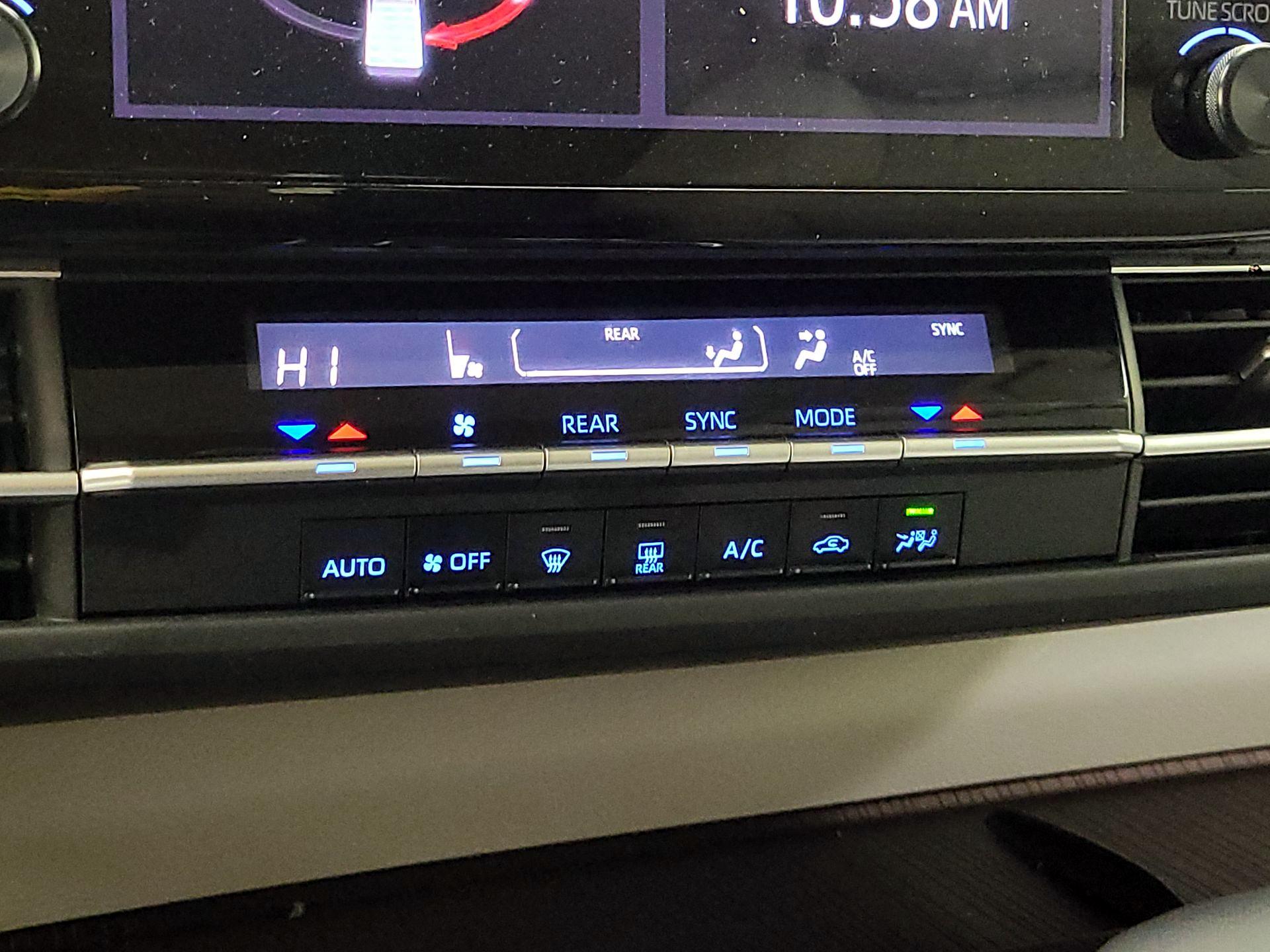 Thumbnail: 2021 Toyota Sienna - 16