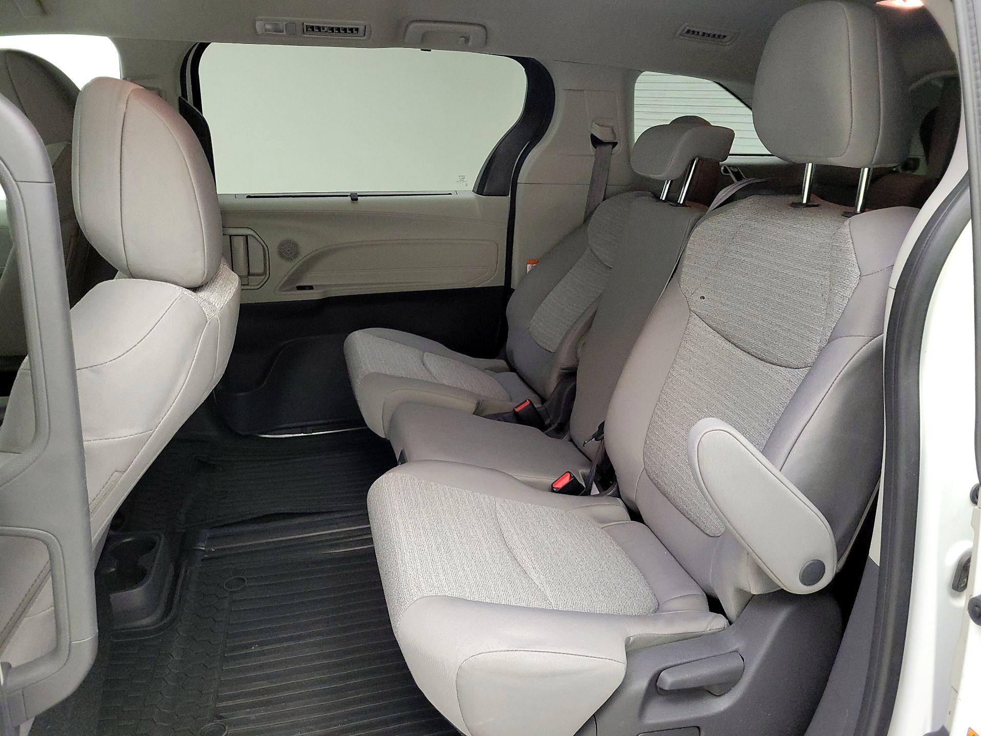 Thumbnail: 2021 Toyota Sienna - 19