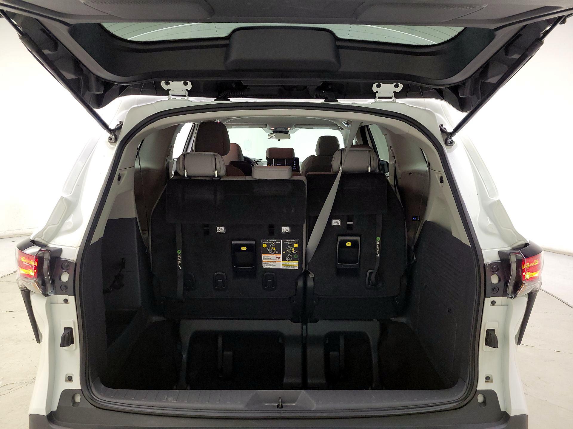 Thumbnail: 2021 Toyota Sienna - 20