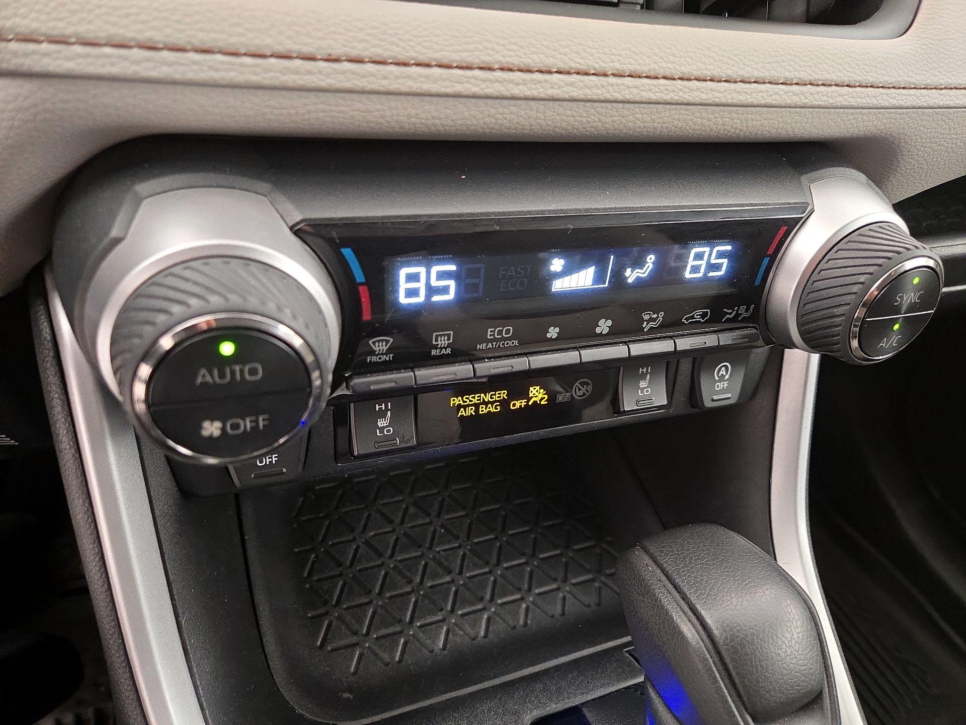 Thumbnail: 2022 Toyota RAV4 - 16