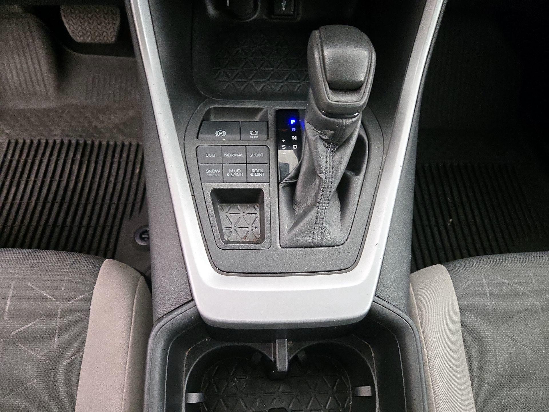 Thumbnail: 2022 Toyota RAV4 - 17