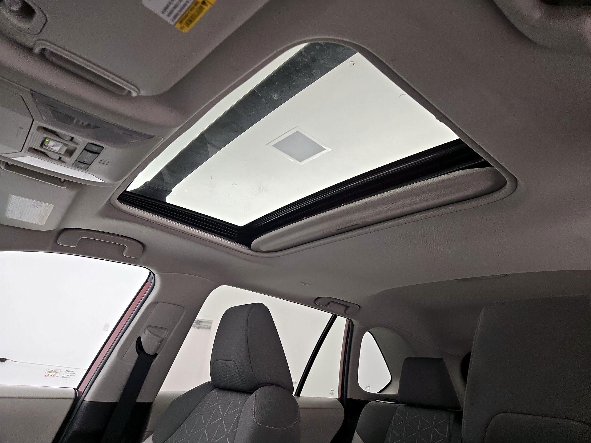 Thumbnail: 2022 Toyota RAV4 - 19