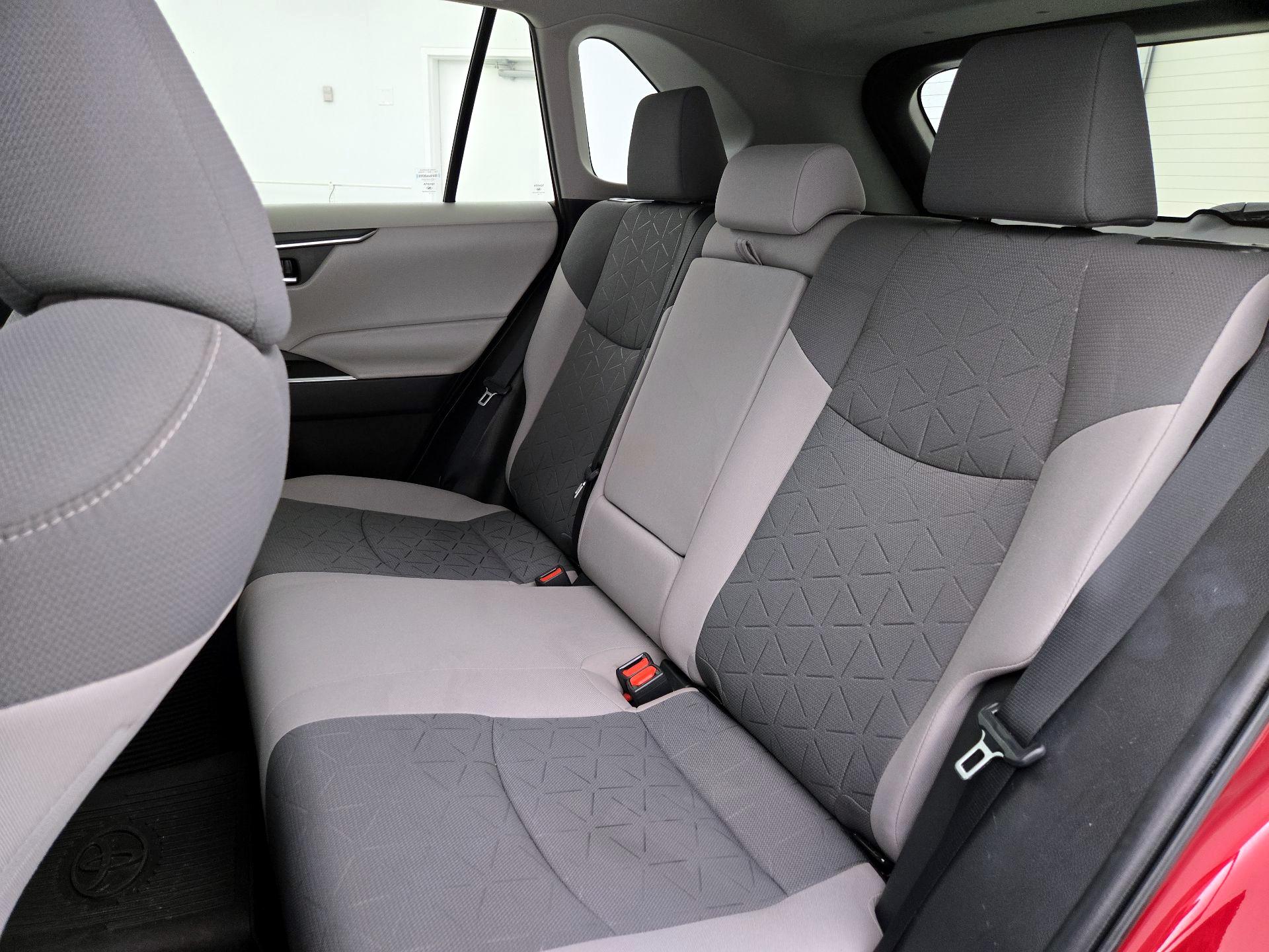 Thumbnail: 2022 Toyota RAV4 - 20