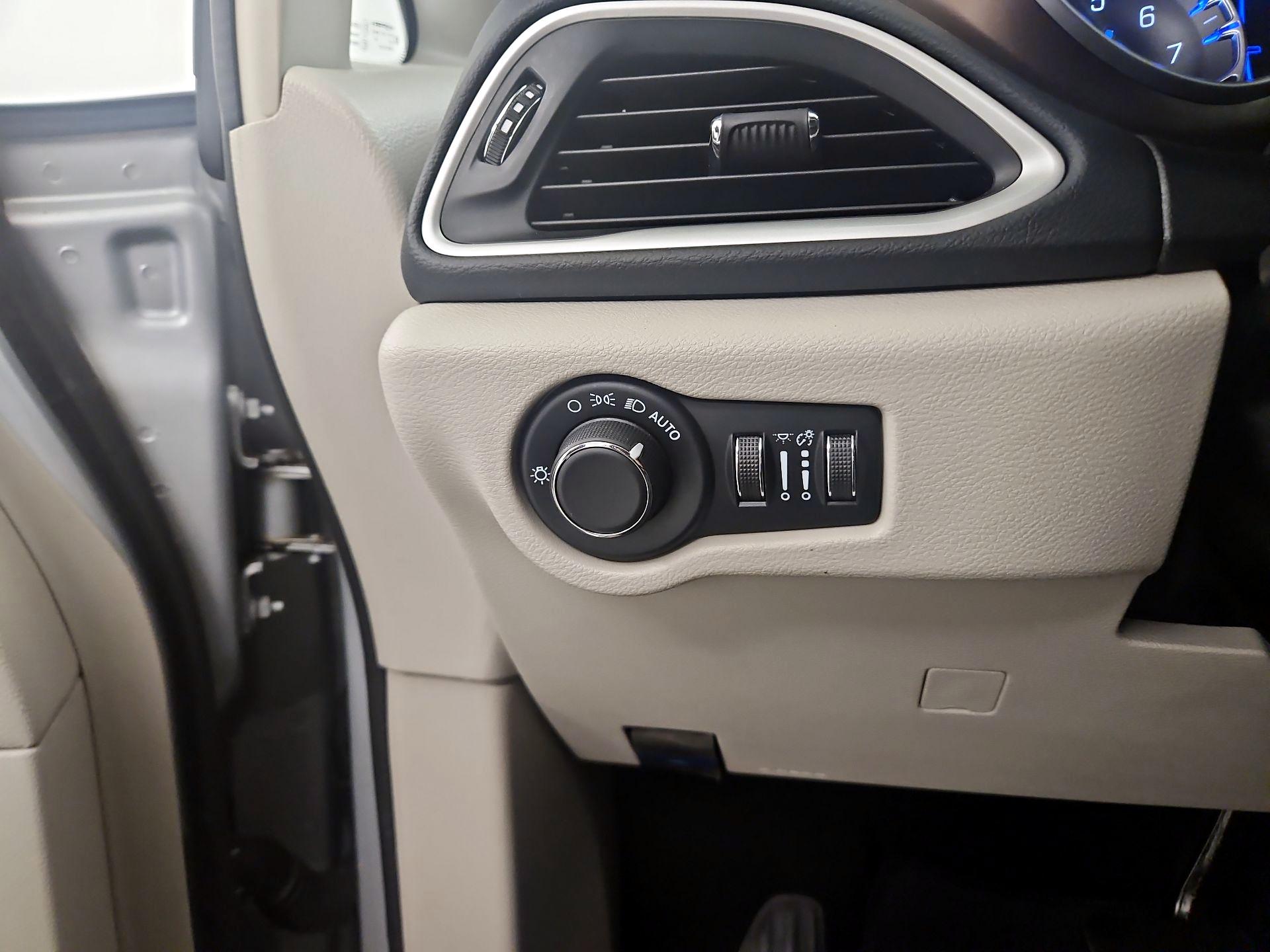 Thumbnail: 2023 Chrysler Voyager - 13