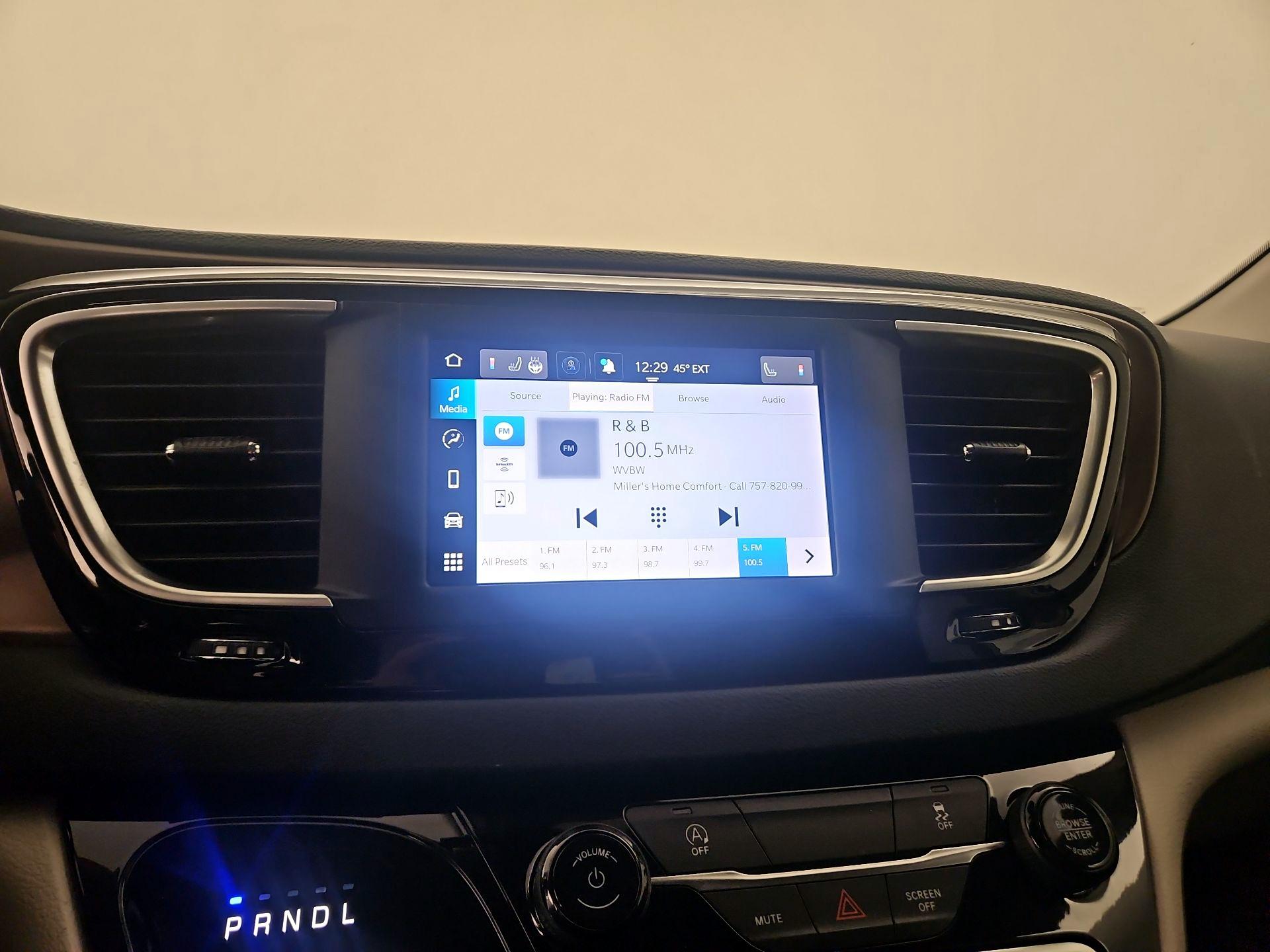 Thumbnail: 2023 Chrysler Voyager - 15