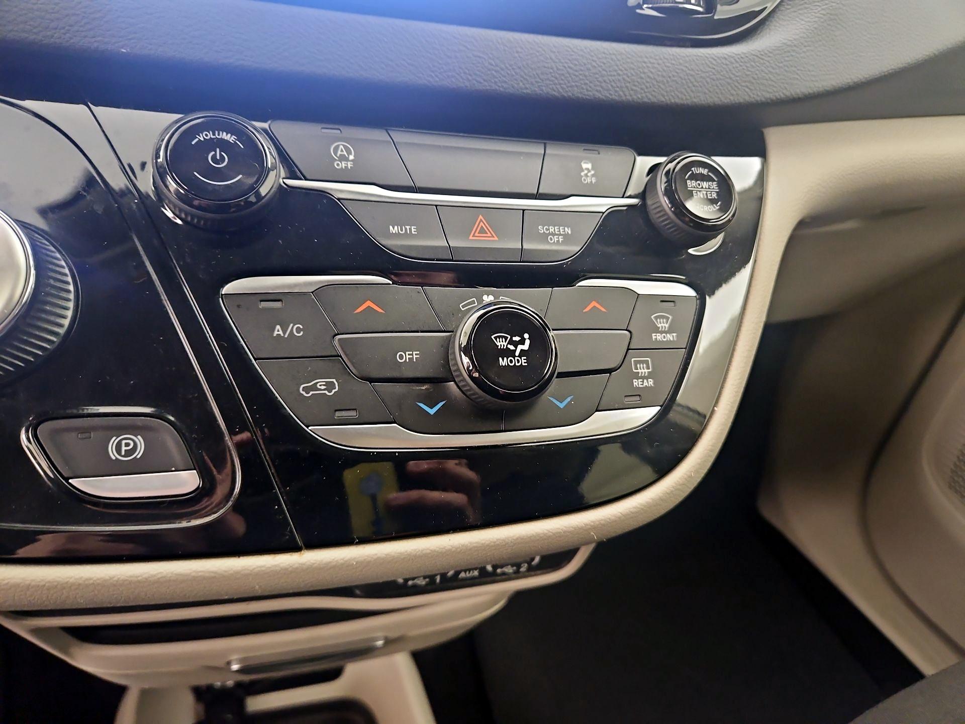 Thumbnail: 2023 Chrysler Voyager - 16