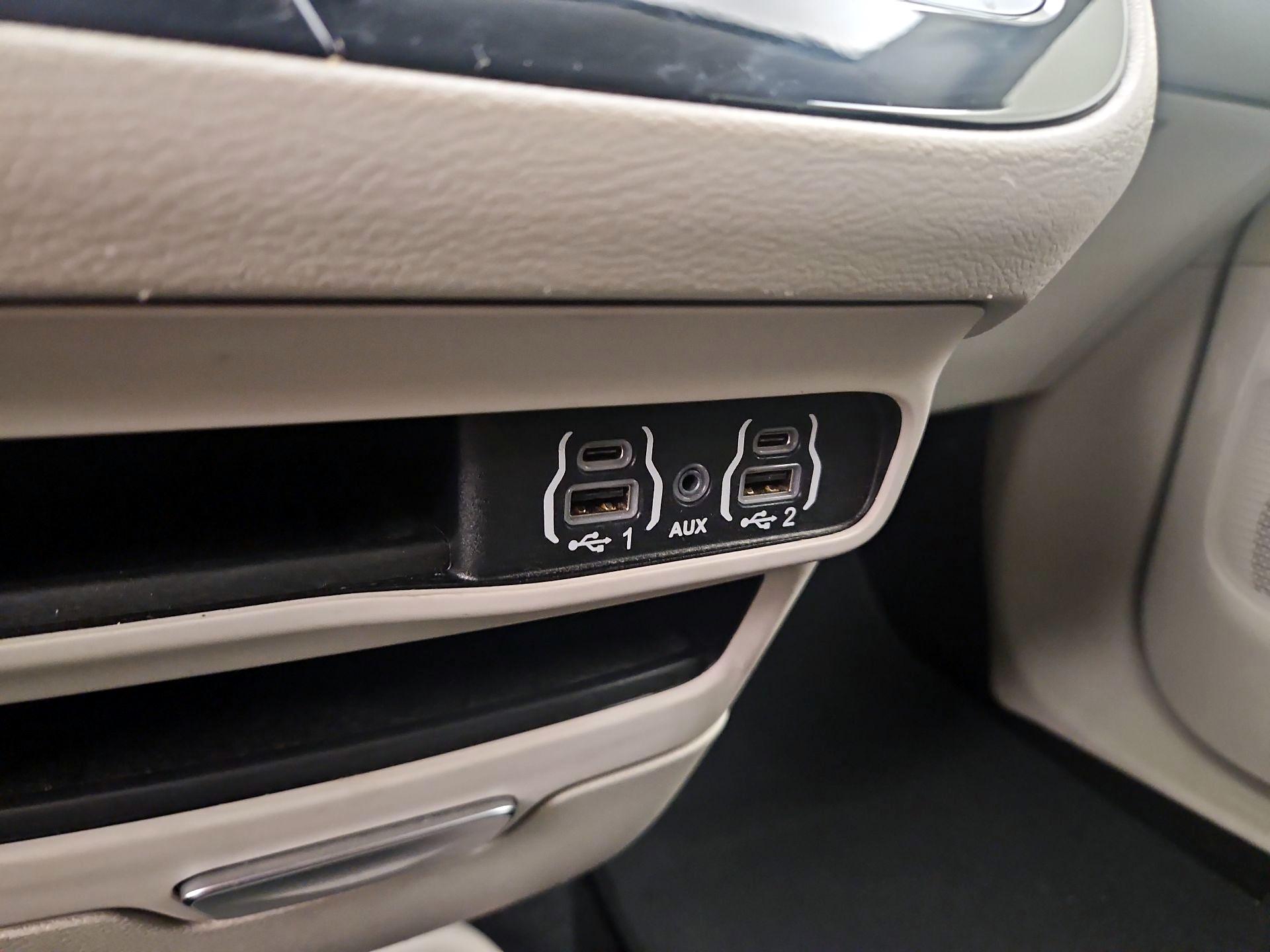 Thumbnail: 2023 Chrysler Voyager - 18