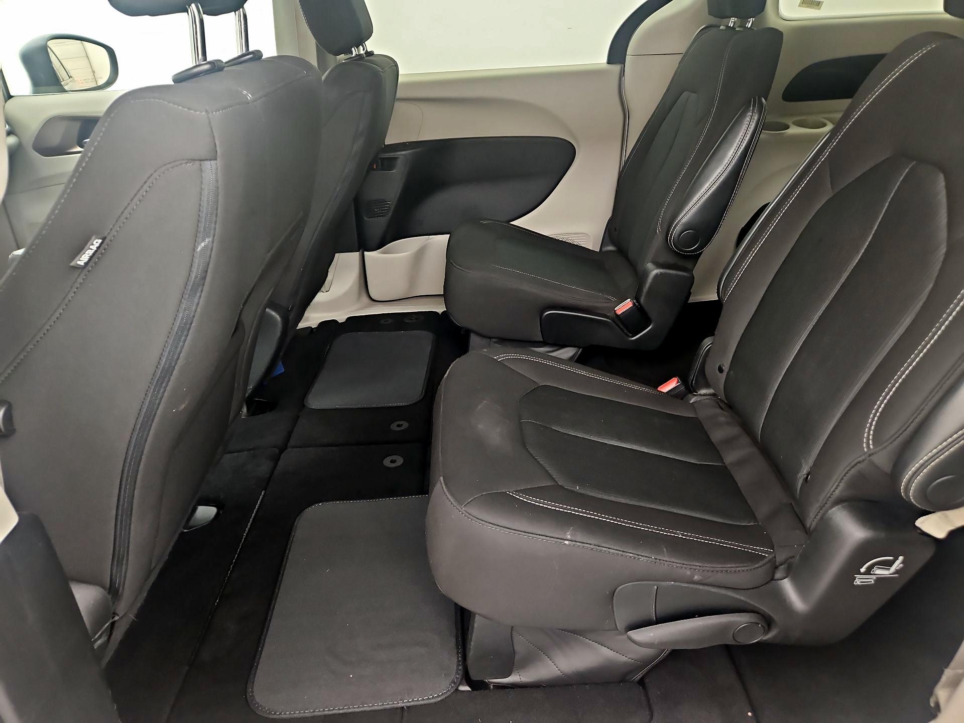 Thumbnail: 2023 Chrysler Voyager - 19