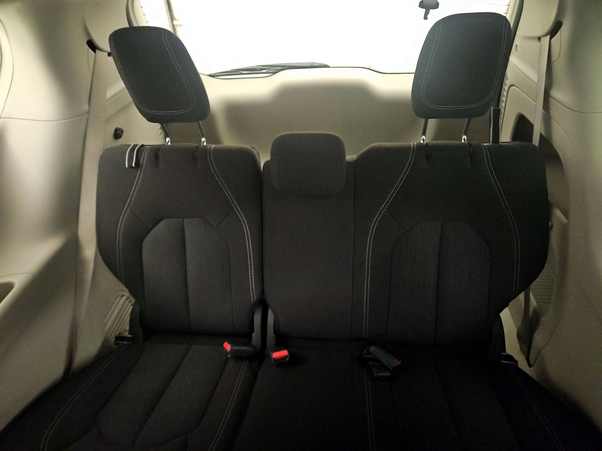 Thumbnail: 2023 Chrysler Voyager - 20