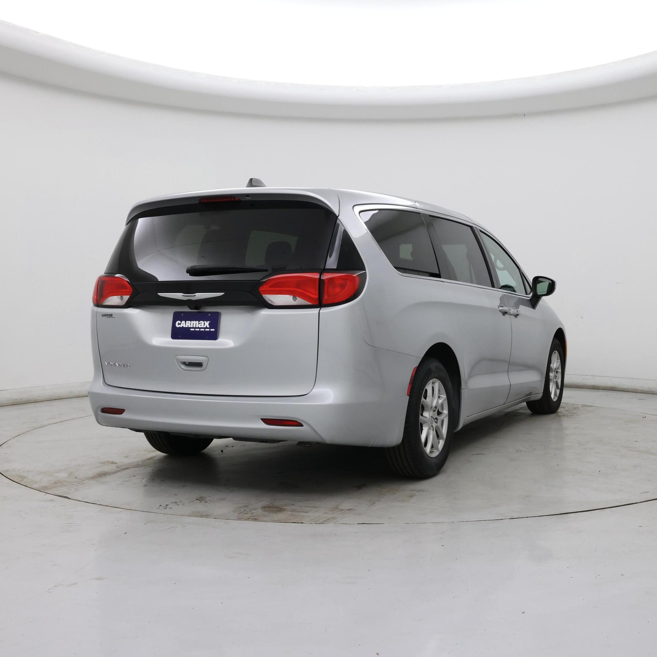 Thumbnail: 2023 Chrysler Voyager - 8