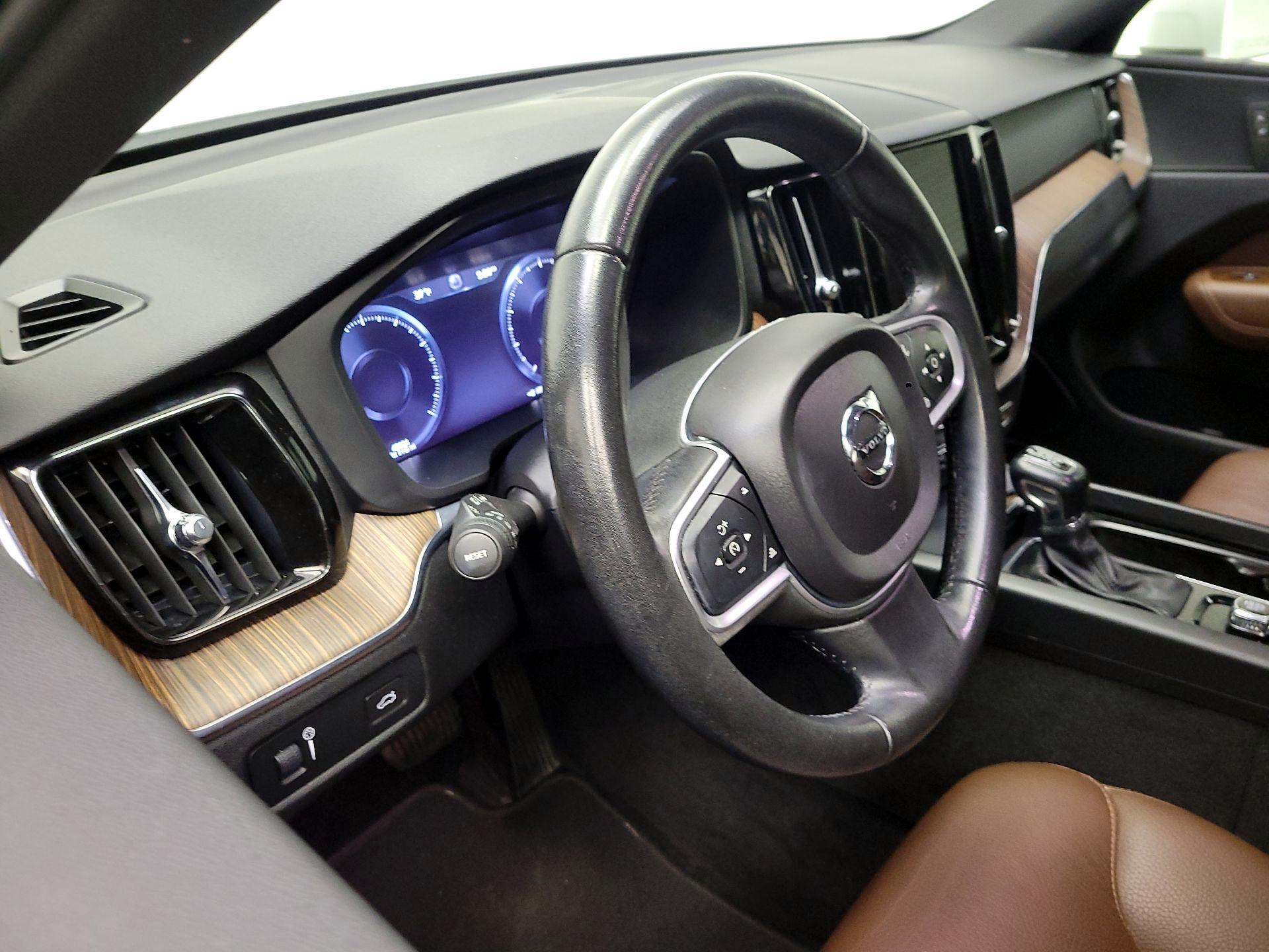 Thumbnail: 2021 Volvo XC60 - 9