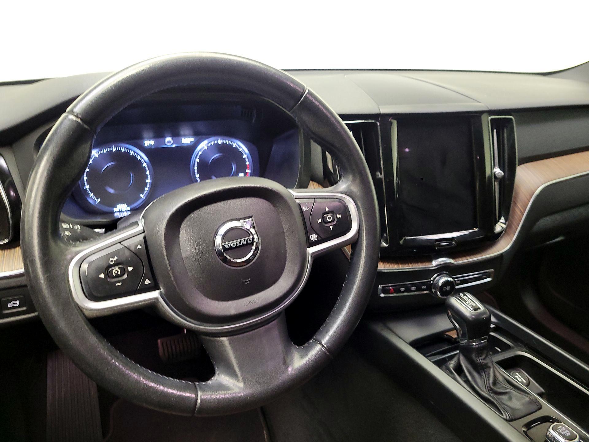 Thumbnail: 2021 Volvo XC60 - 10