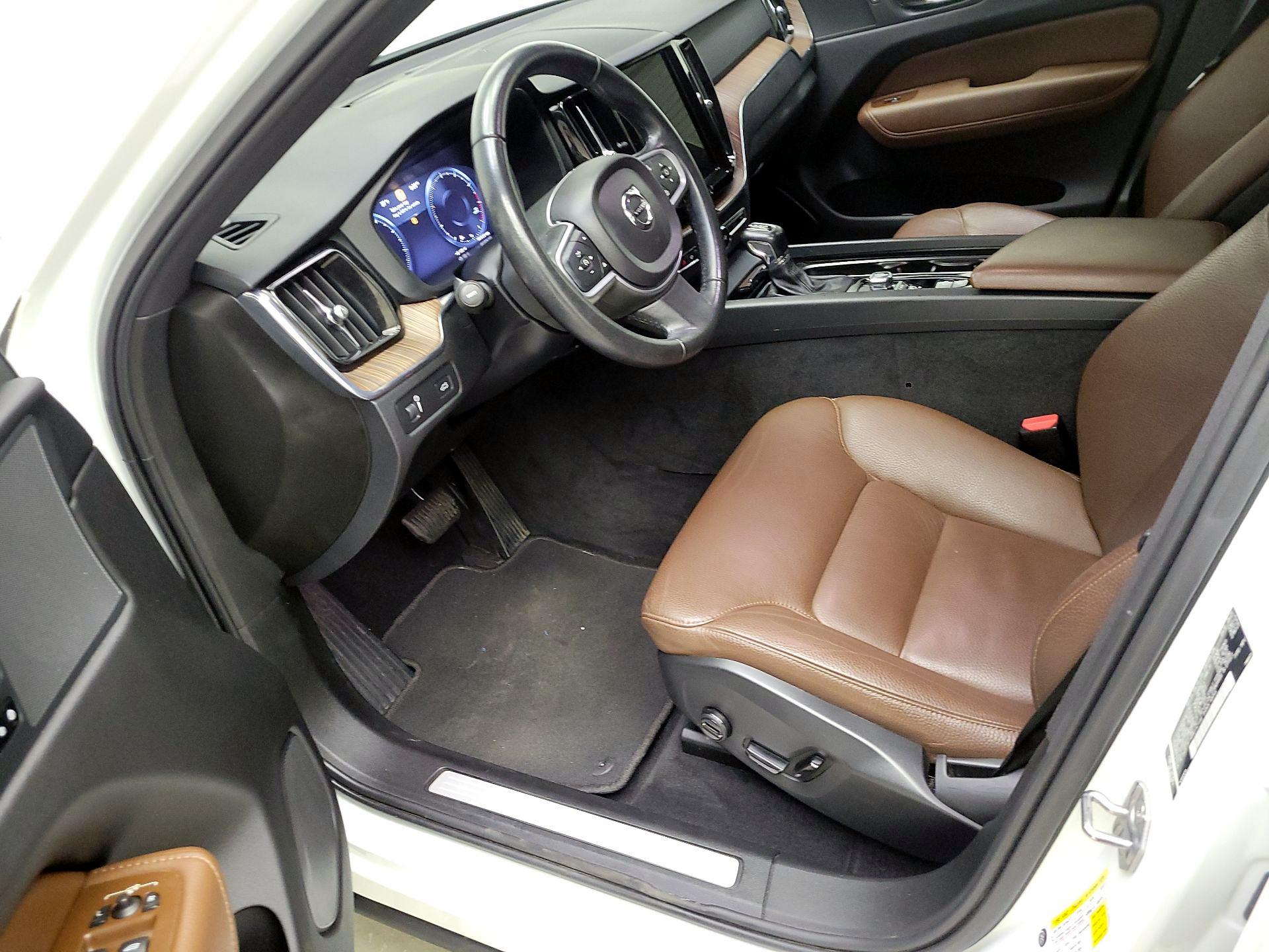 Thumbnail: 2021 Volvo XC60 - 11