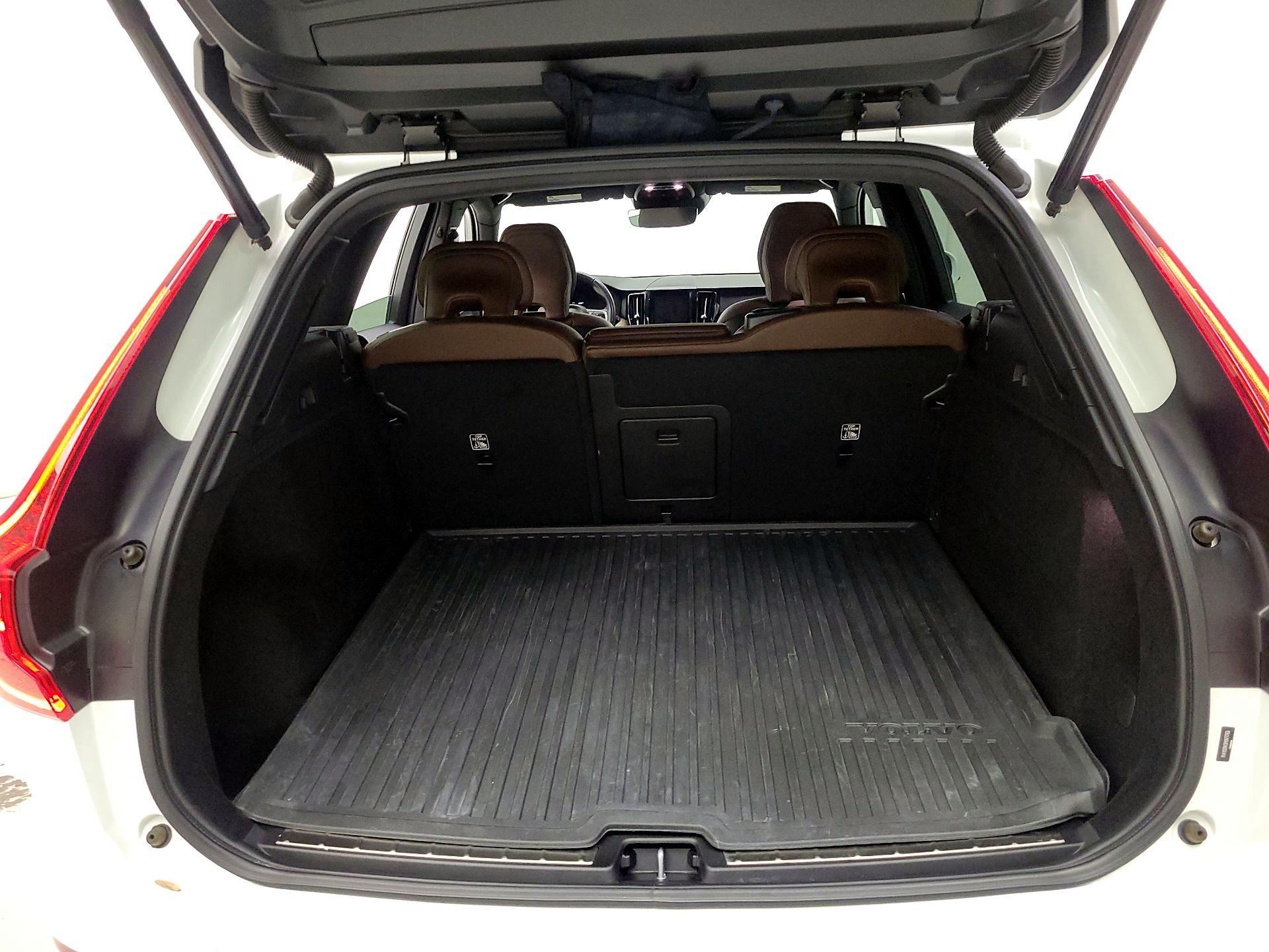 Thumbnail: 2021 Volvo XC60 - 20