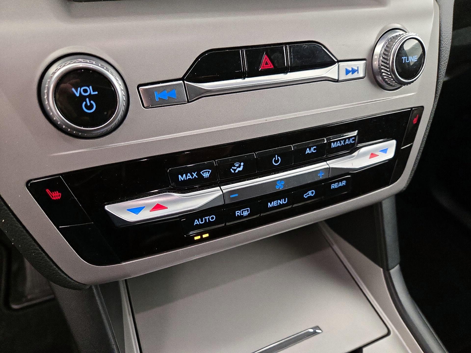 Thumbnail: 2023 Ford Explorer - 16